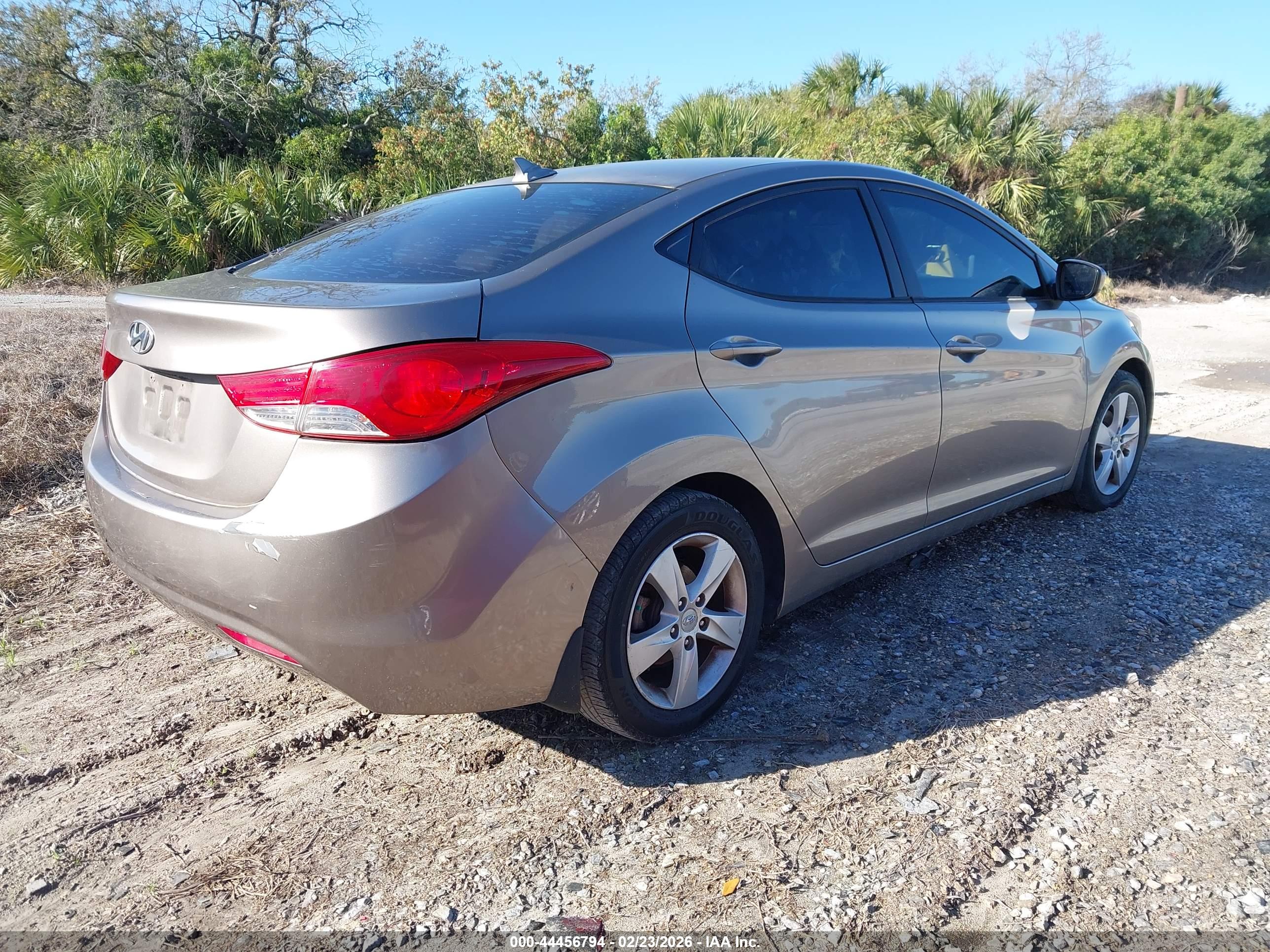 HYUNDAI ELANTRA image 4