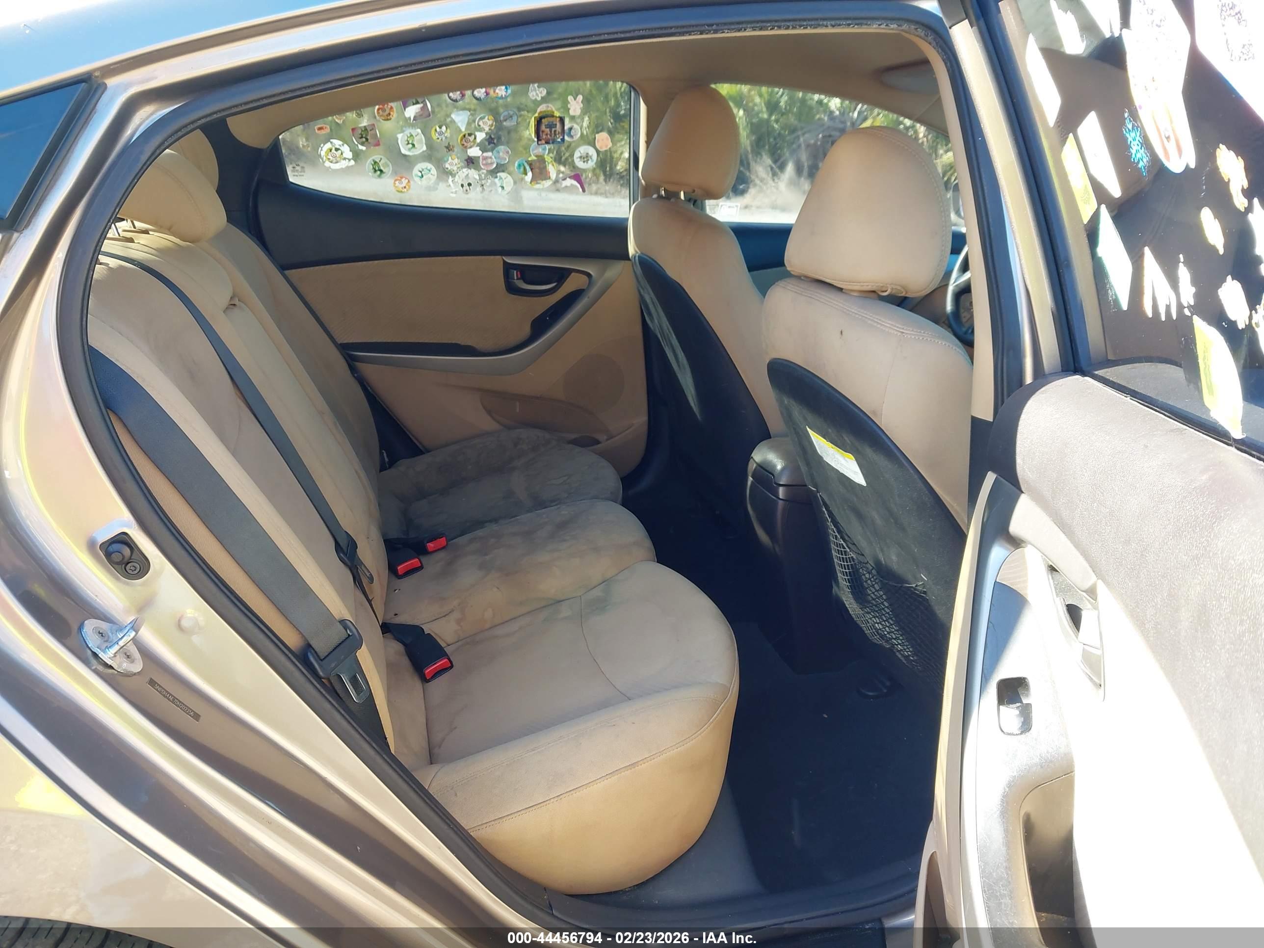 HYUNDAI ELANTRA image 8