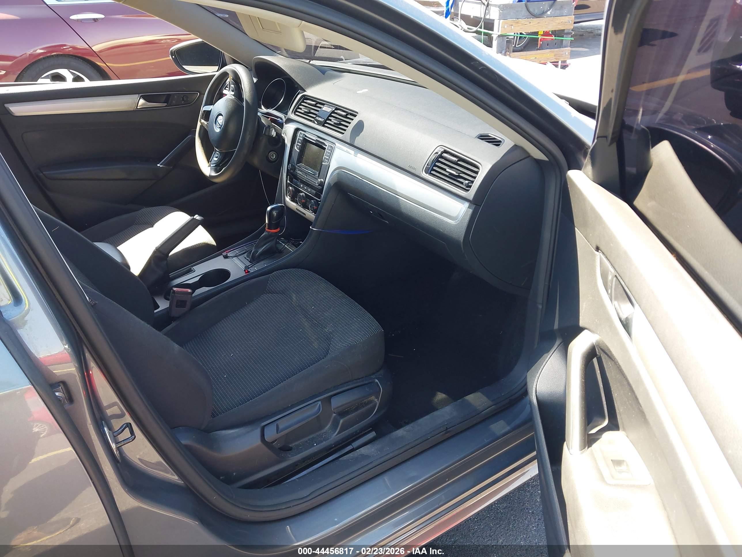 VOLKSWAGEN PASSAT image 5