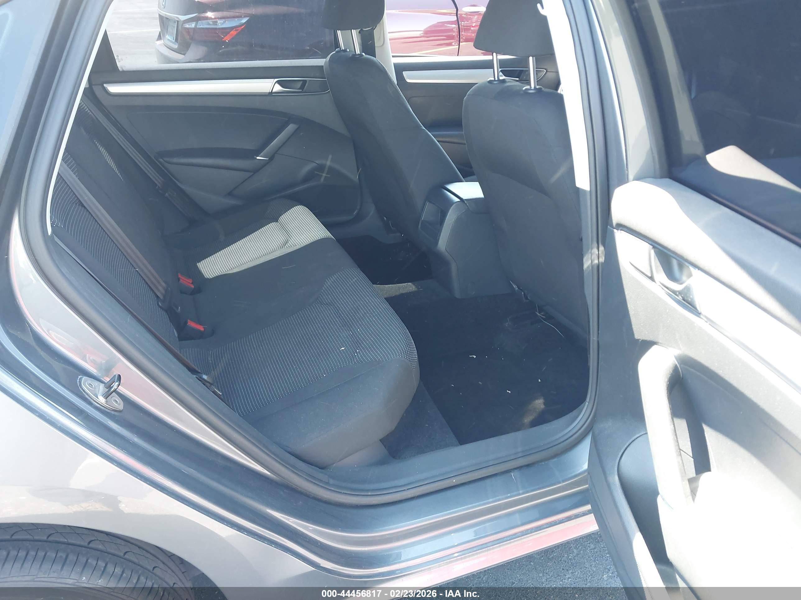 VOLKSWAGEN PASSAT image 8