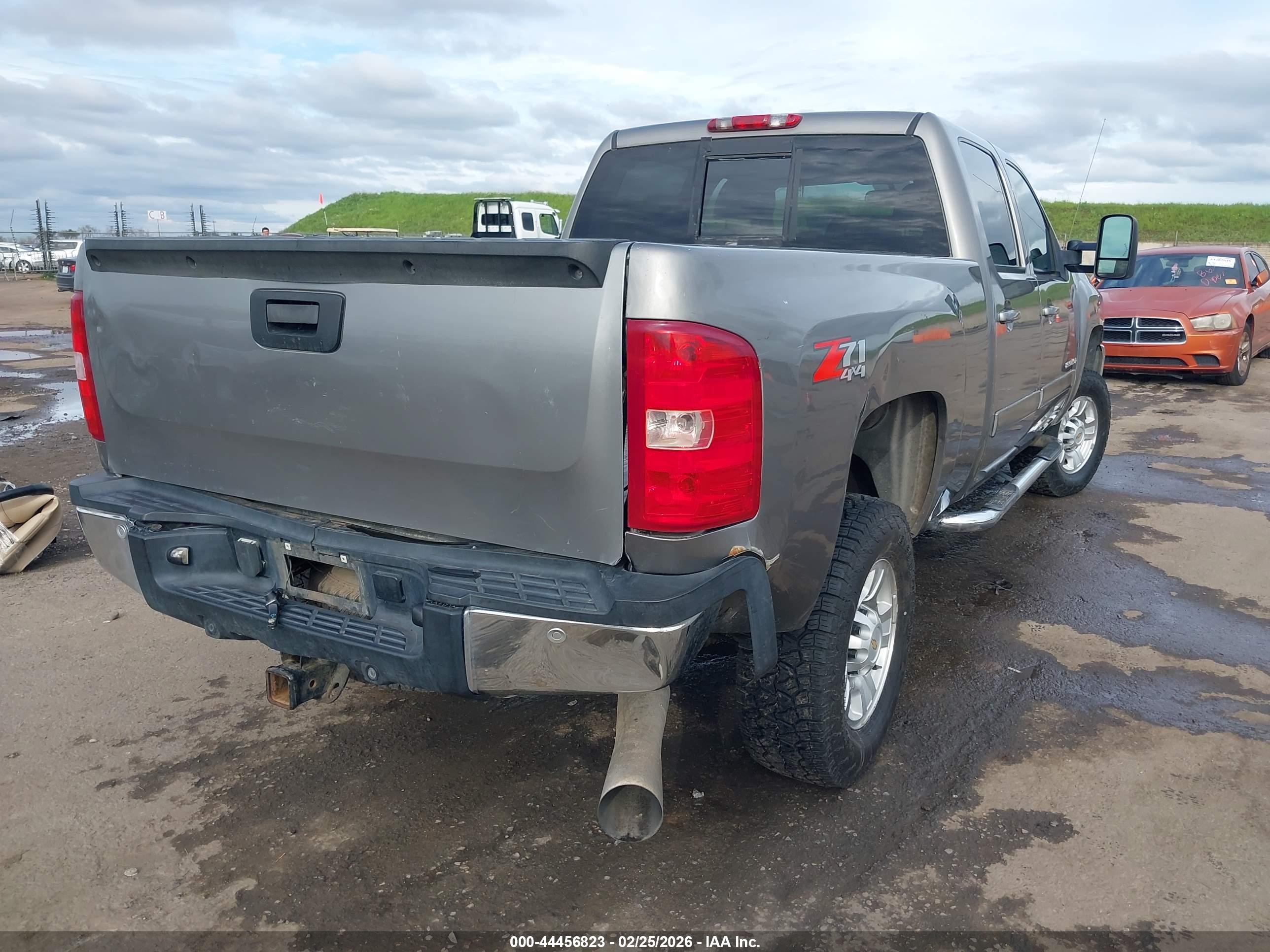CHEVROLET SILVERADO image 4