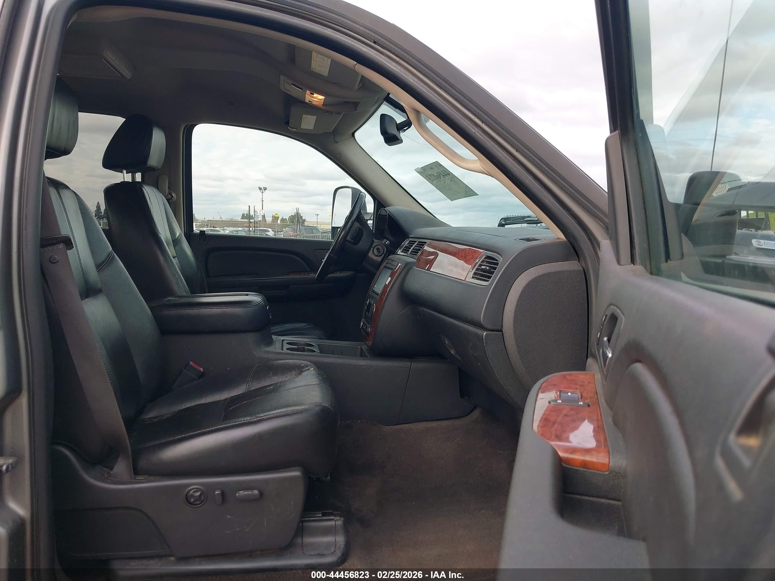 CHEVROLET SILVERADO image 5