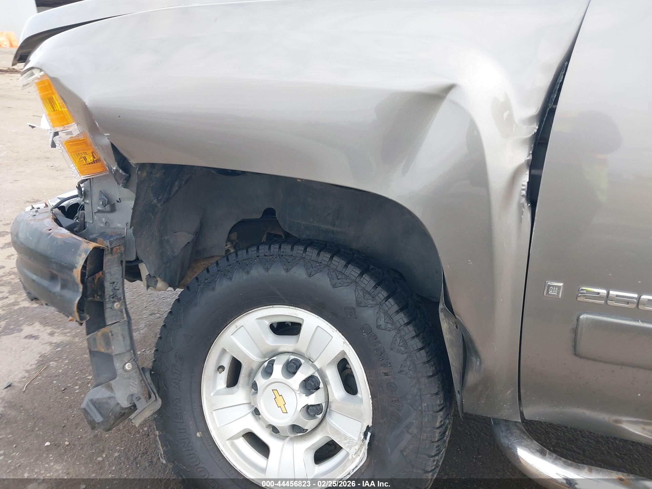 CHEVROLET SILVERADO image 6