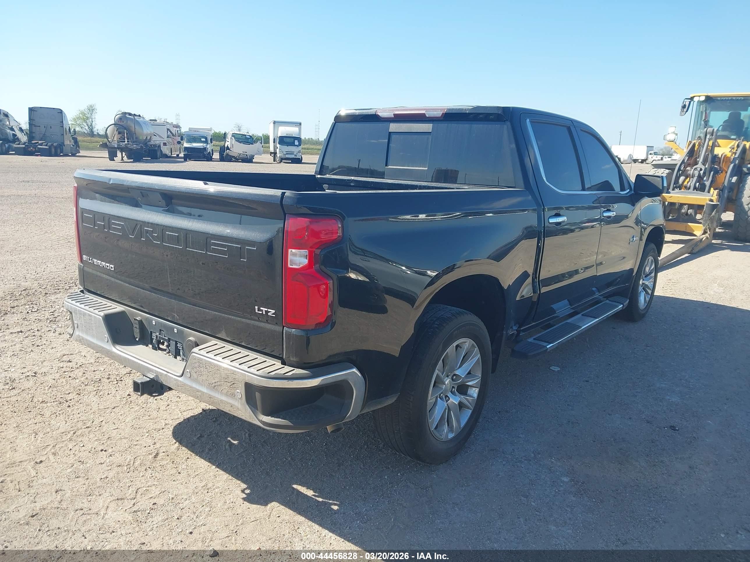 CHEVROLET SILVERADO image 4