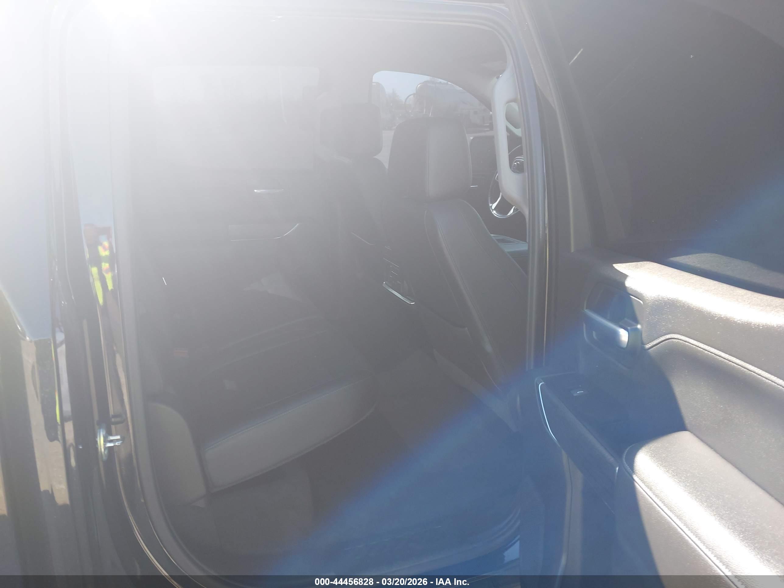 CHEVROLET SILVERADO image 8