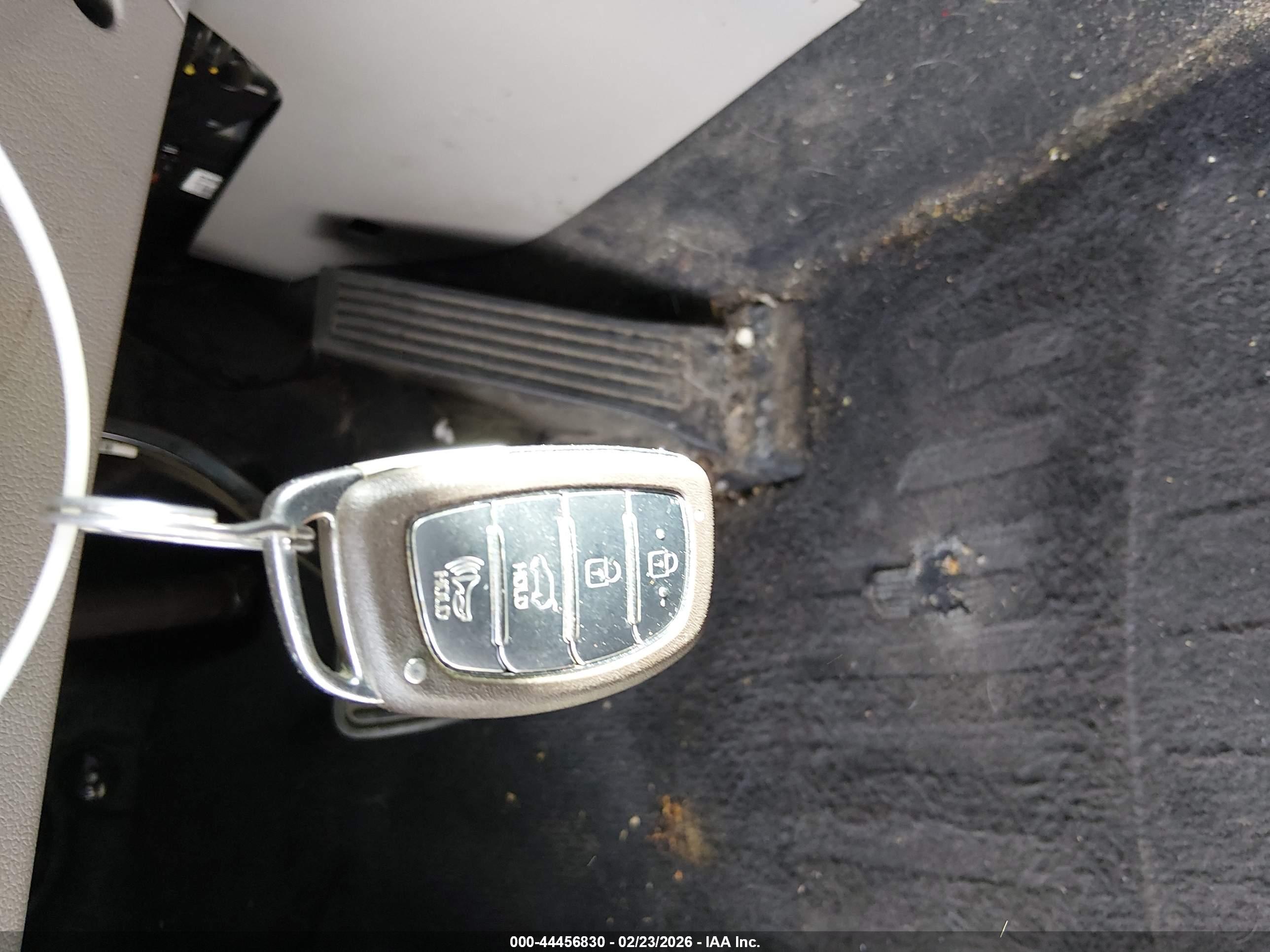 HYUNDAI TUCSON image 11