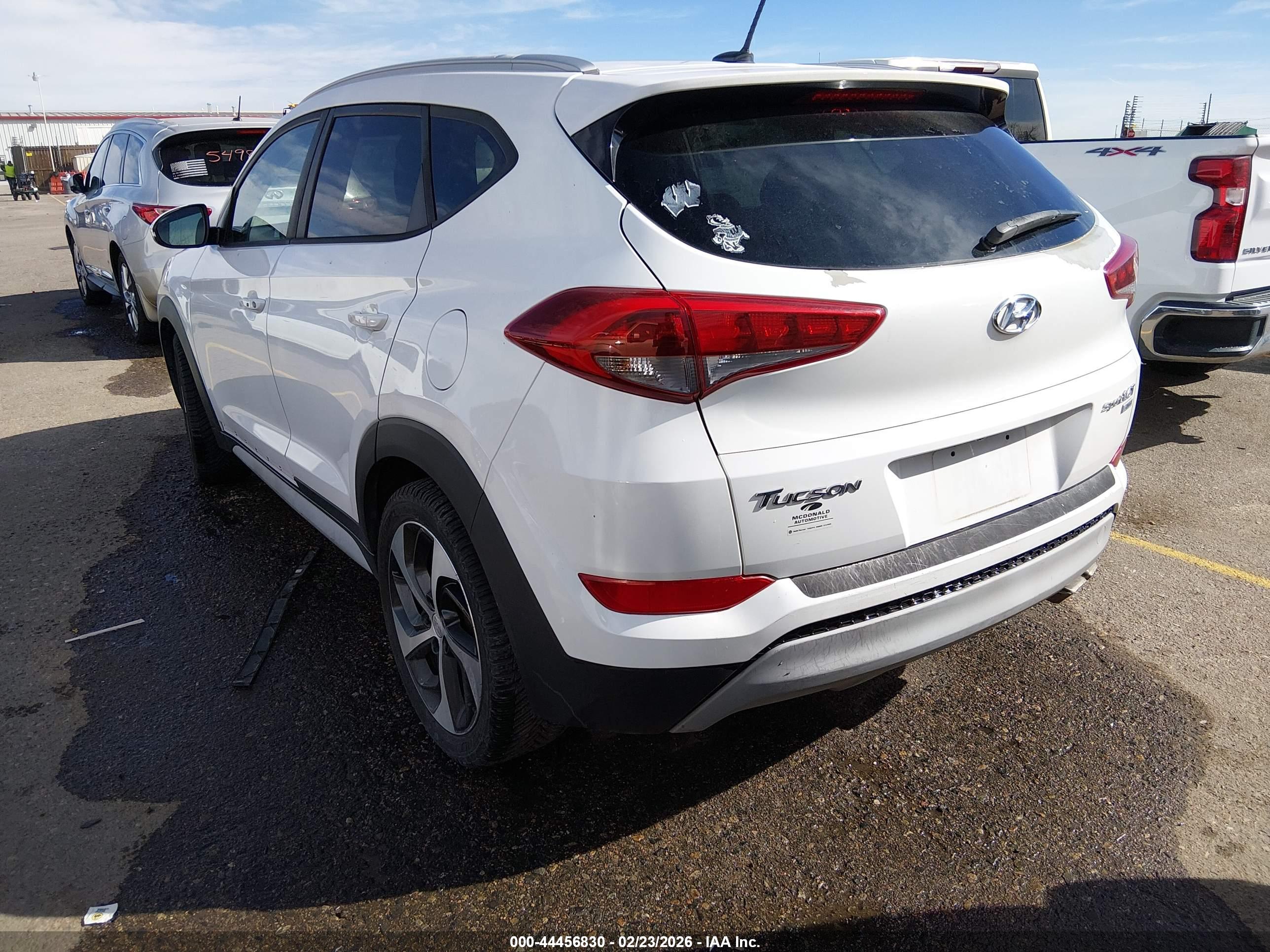 HYUNDAI TUCSON image 3