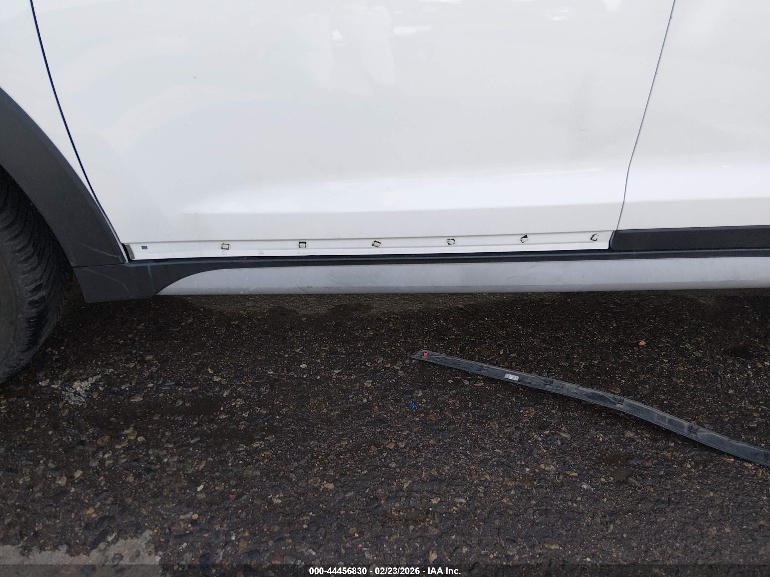 HYUNDAI TUCSON image 6