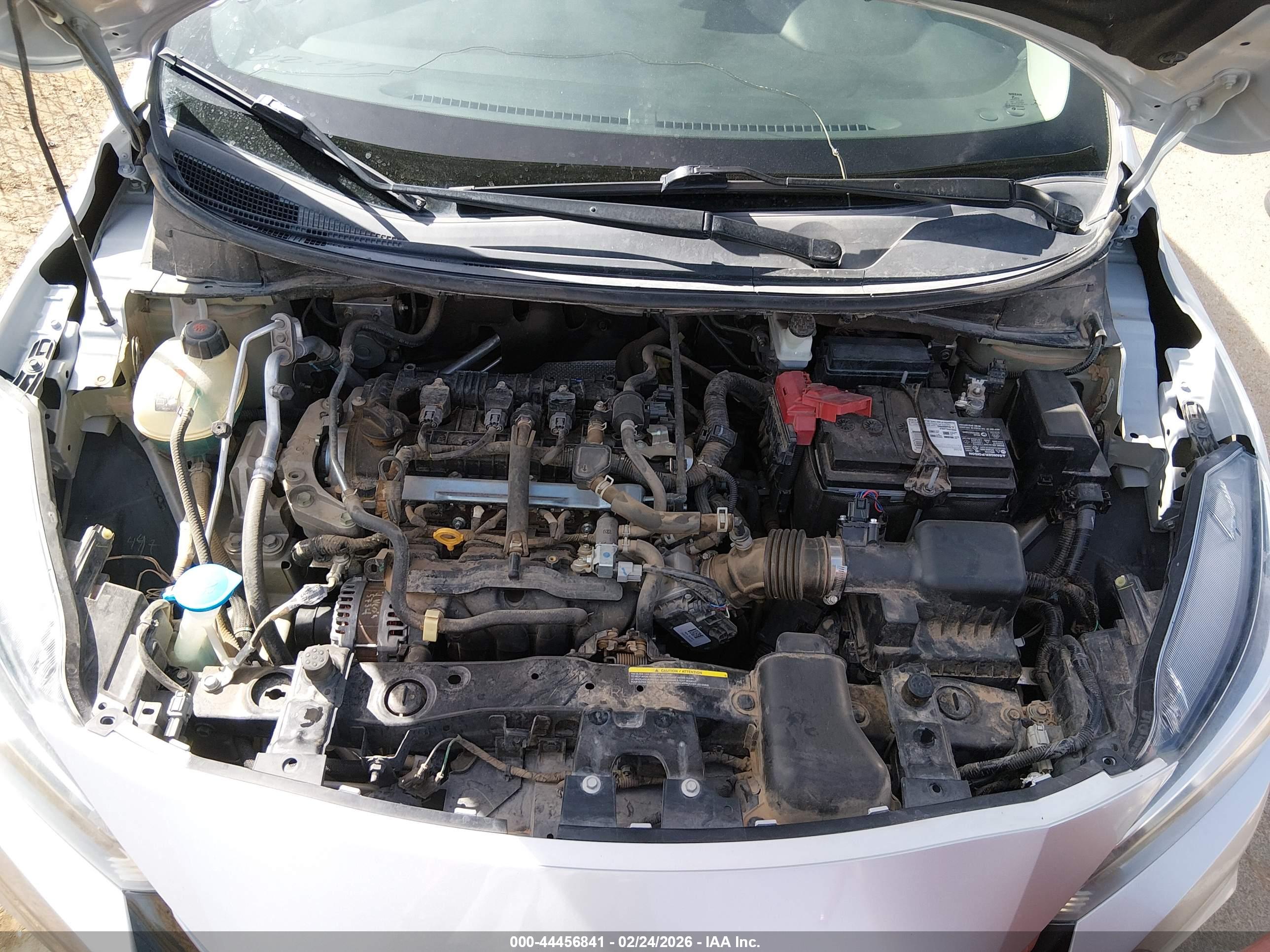 NISSAN VERSA image 10