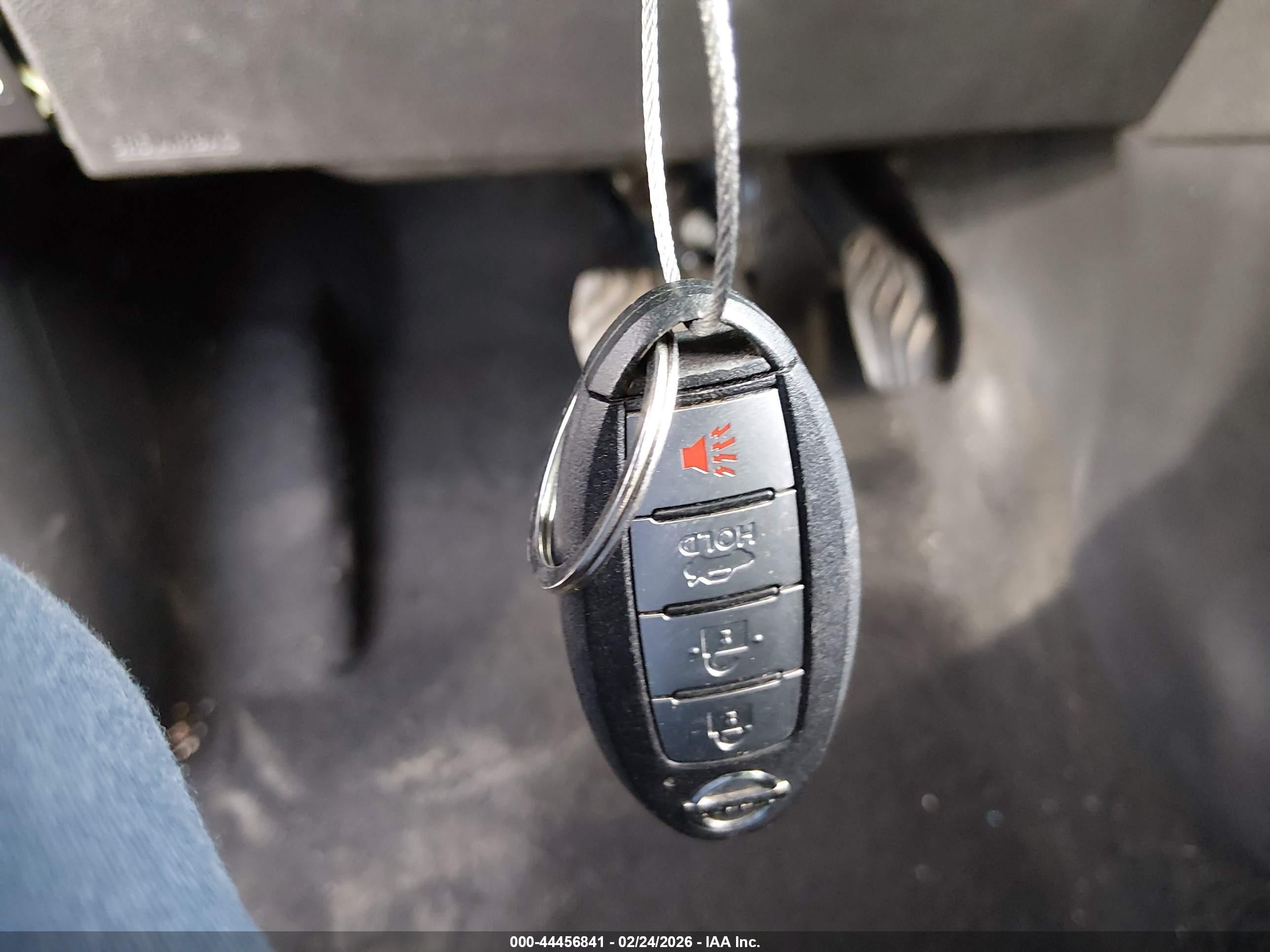 NISSAN VERSA image 11
