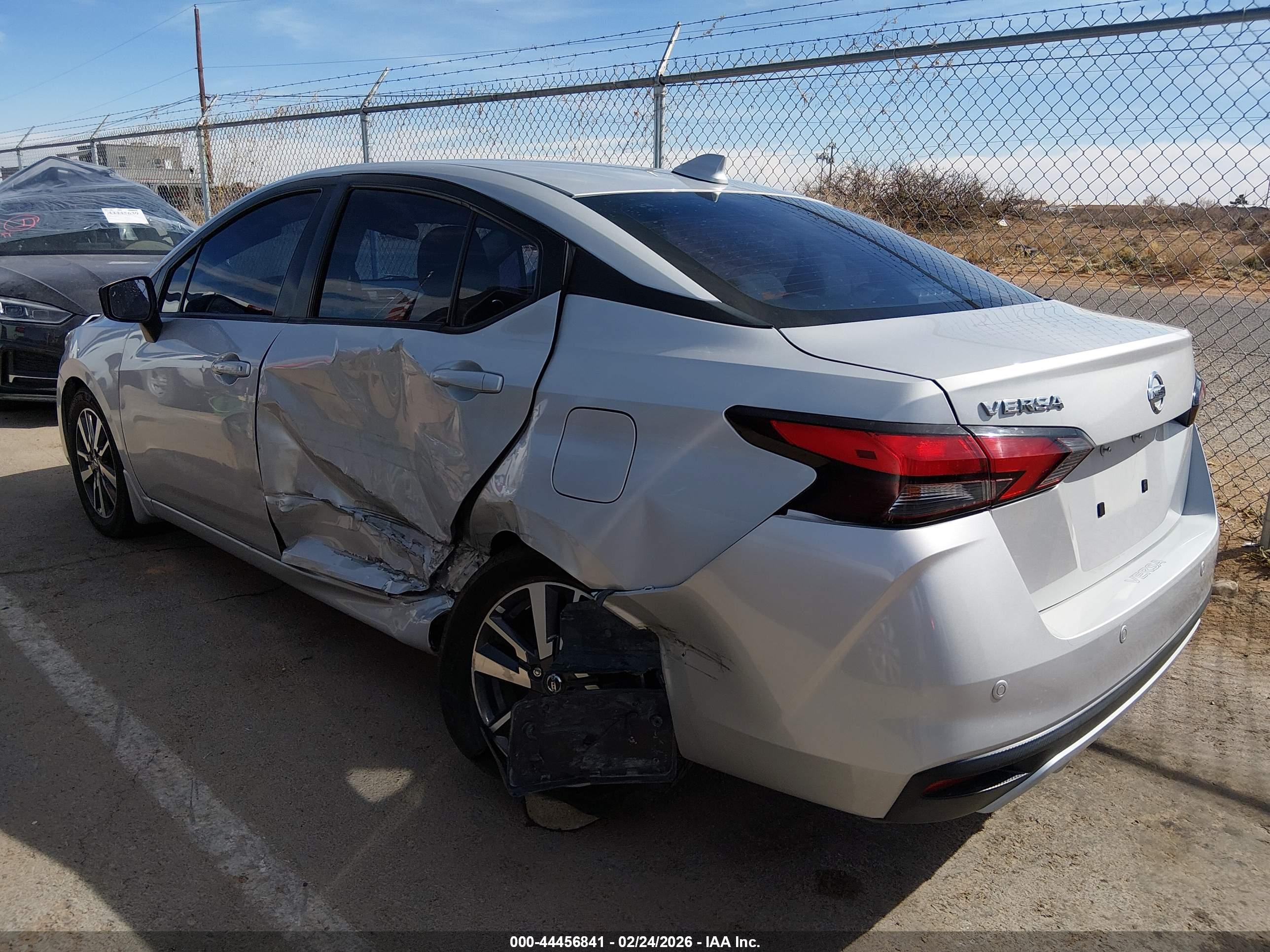 NISSAN VERSA image 3
