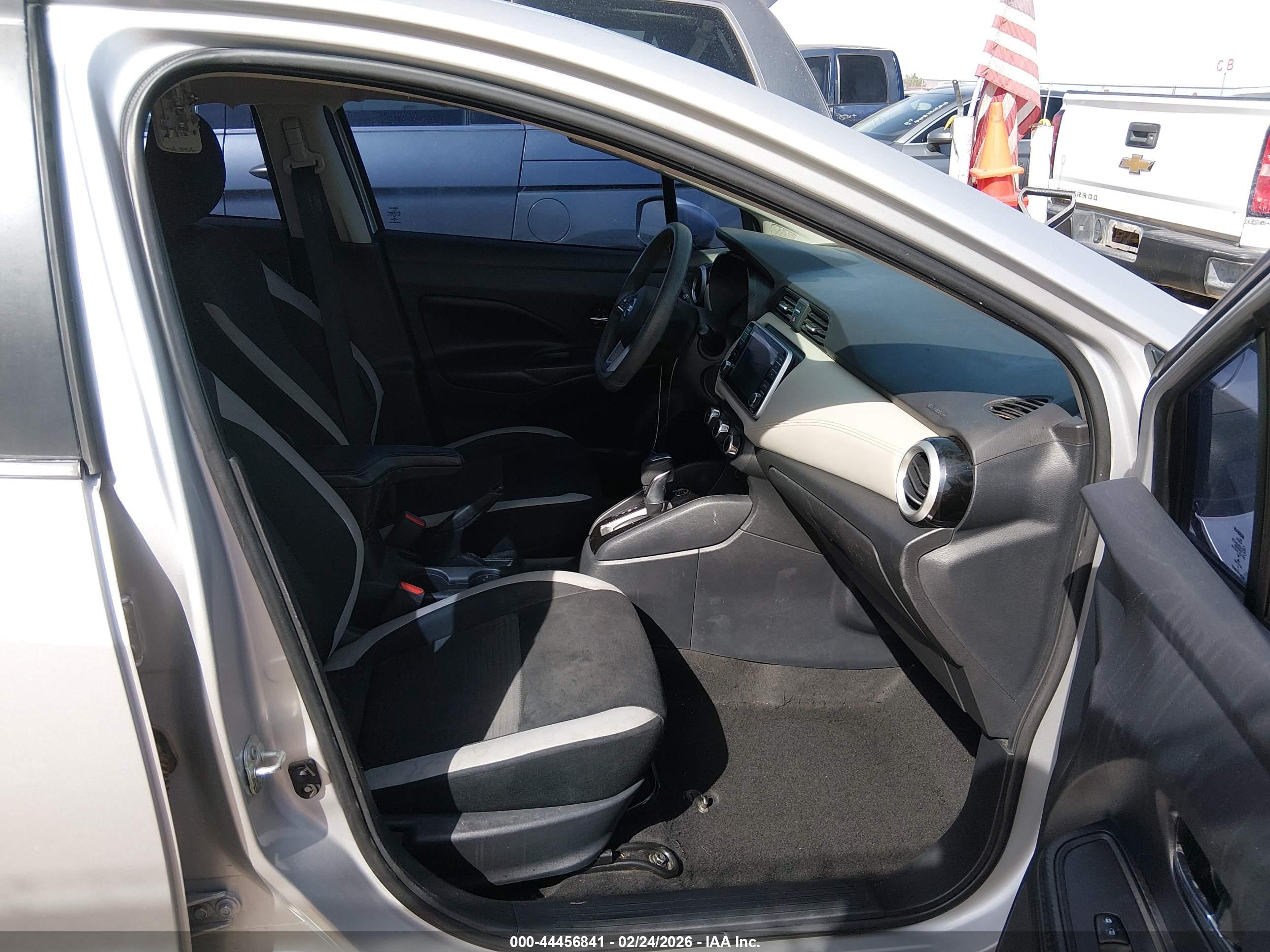 NISSAN VERSA image 5