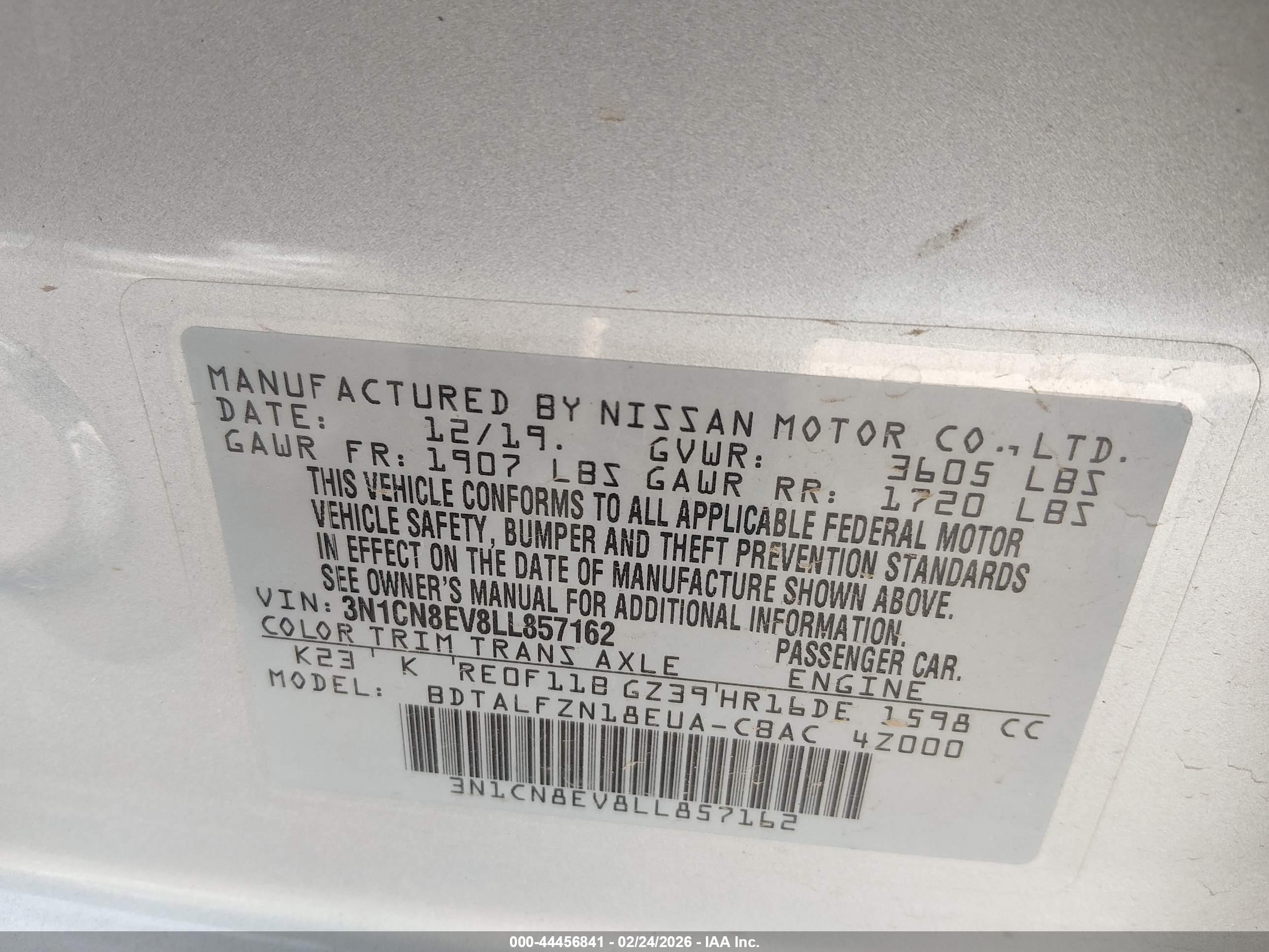 NISSAN VERSA image 9