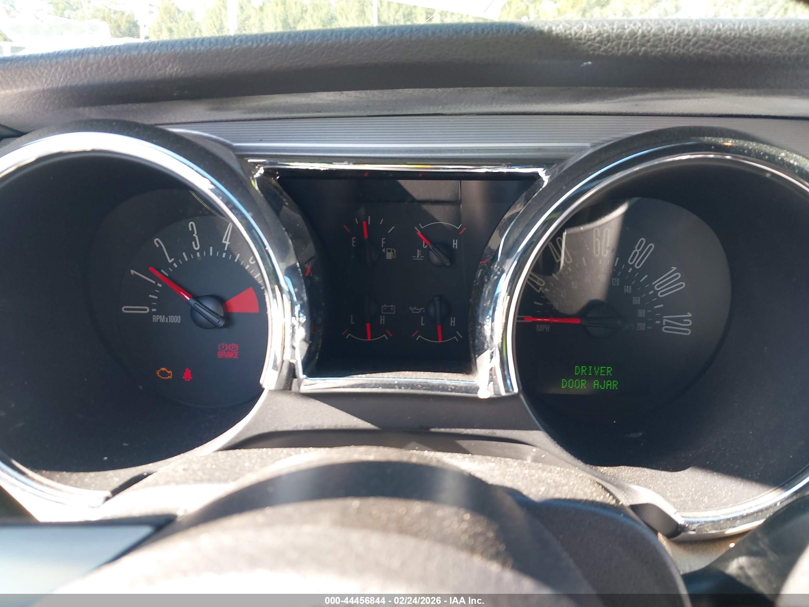 FORD MUSTANG image 7