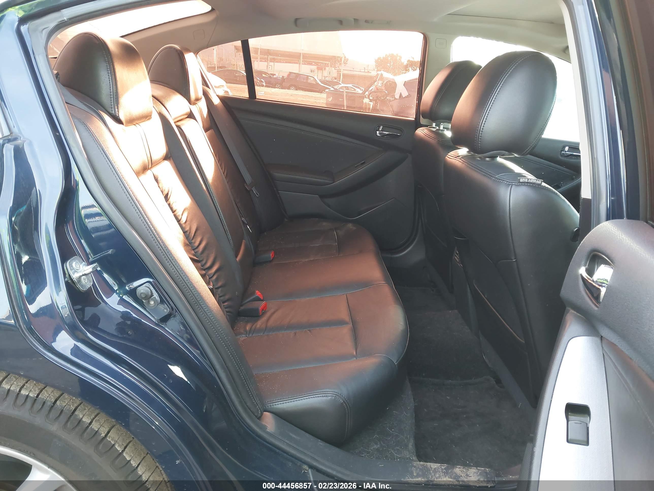 NISSAN ALTIMA image 8