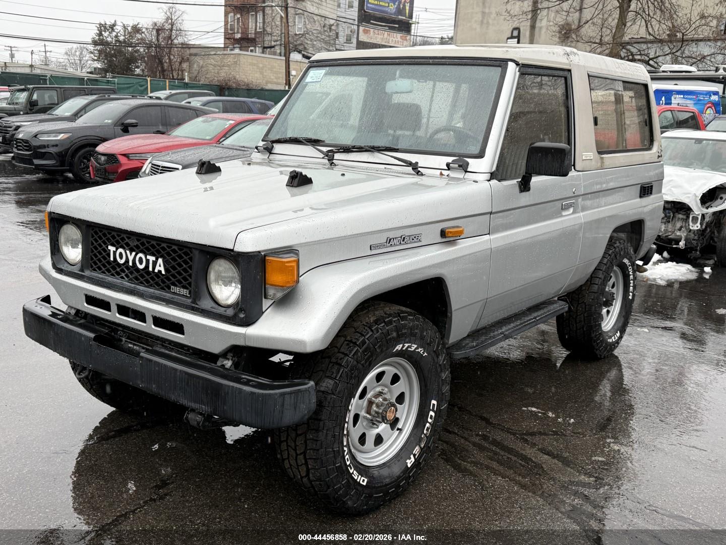 TOYOTA LAND image 2