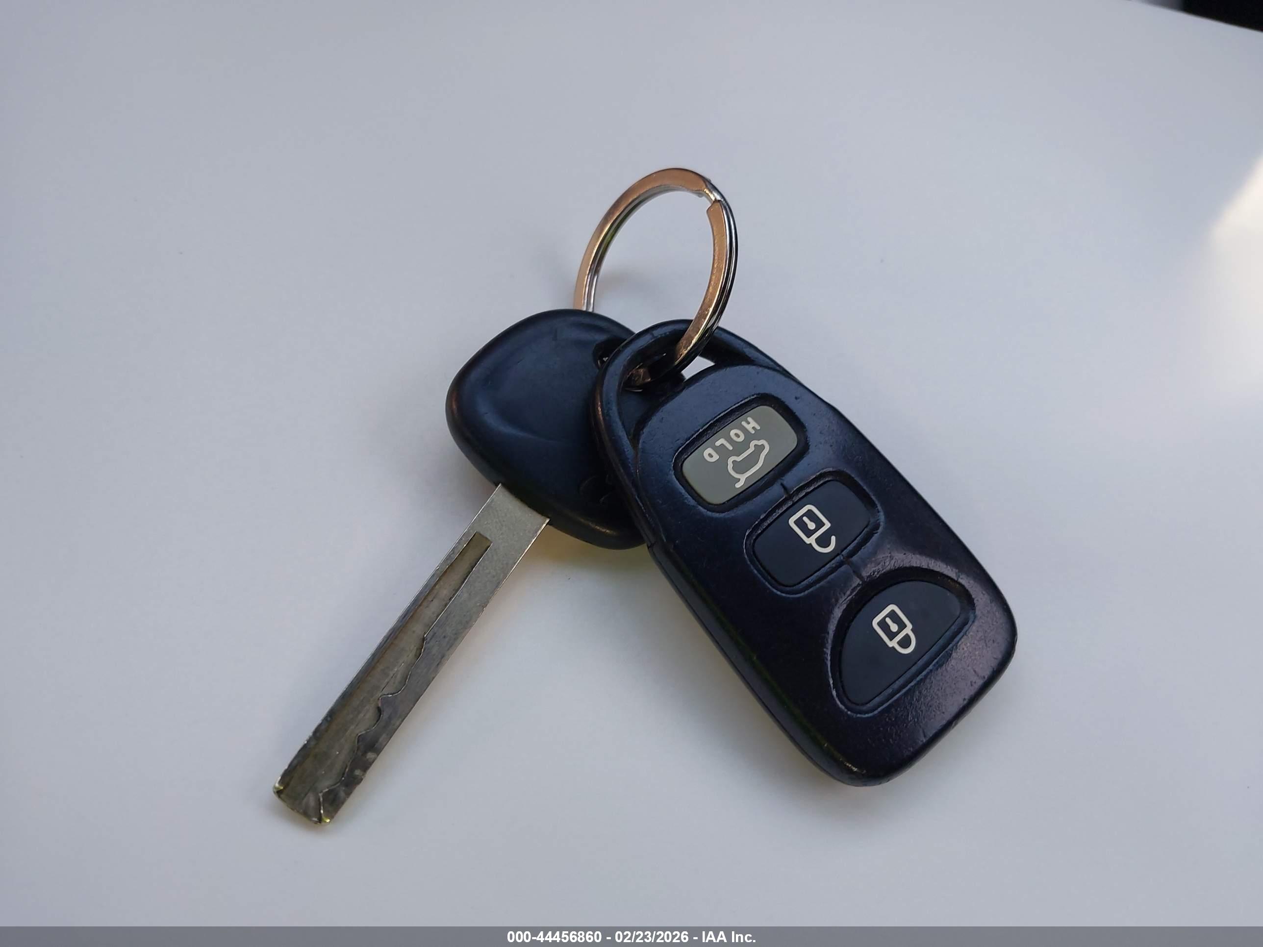 HYUNDAI VELOSTER image 11