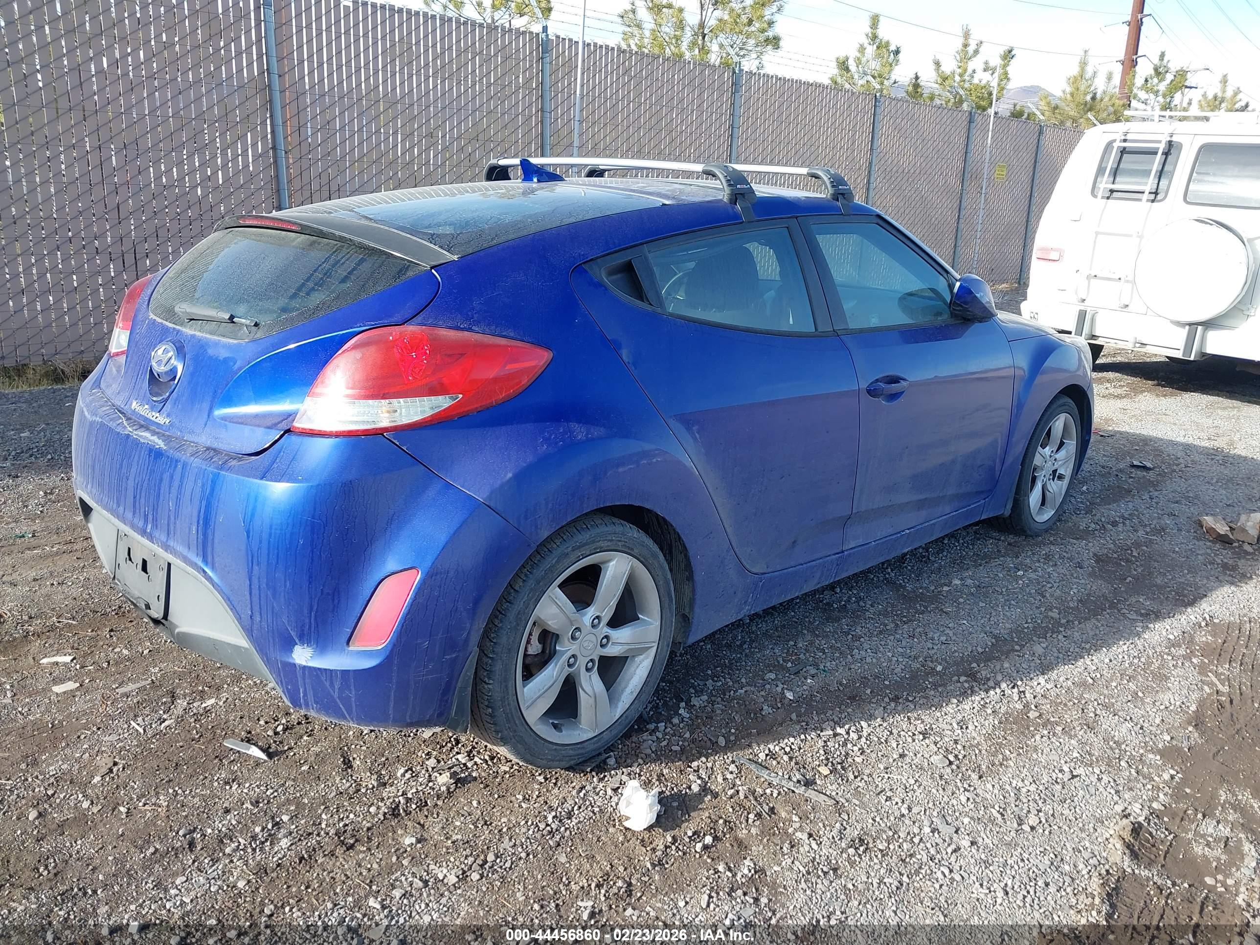HYUNDAI VELOSTER image 4