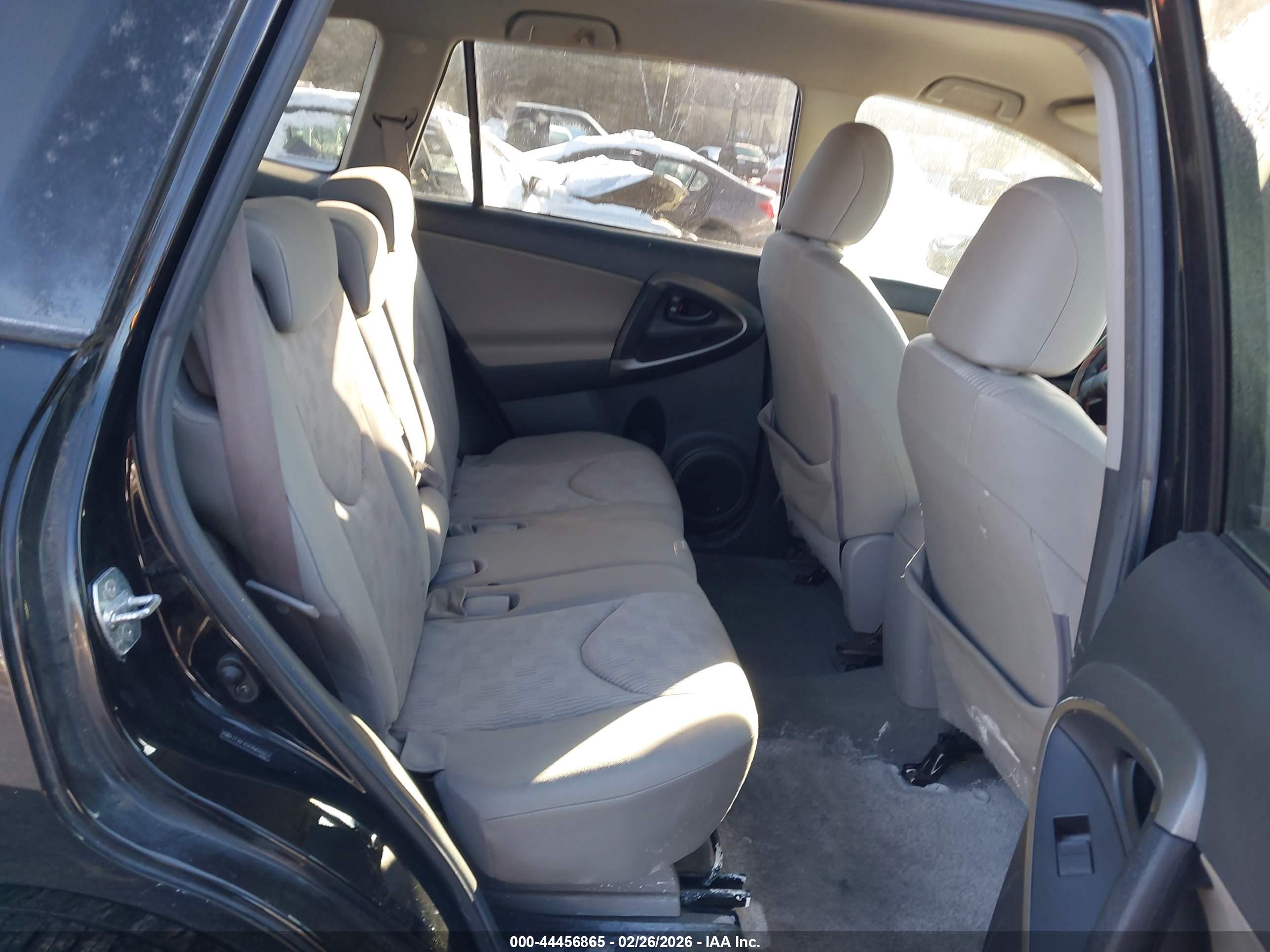 TOYOTA RAV4 image 8