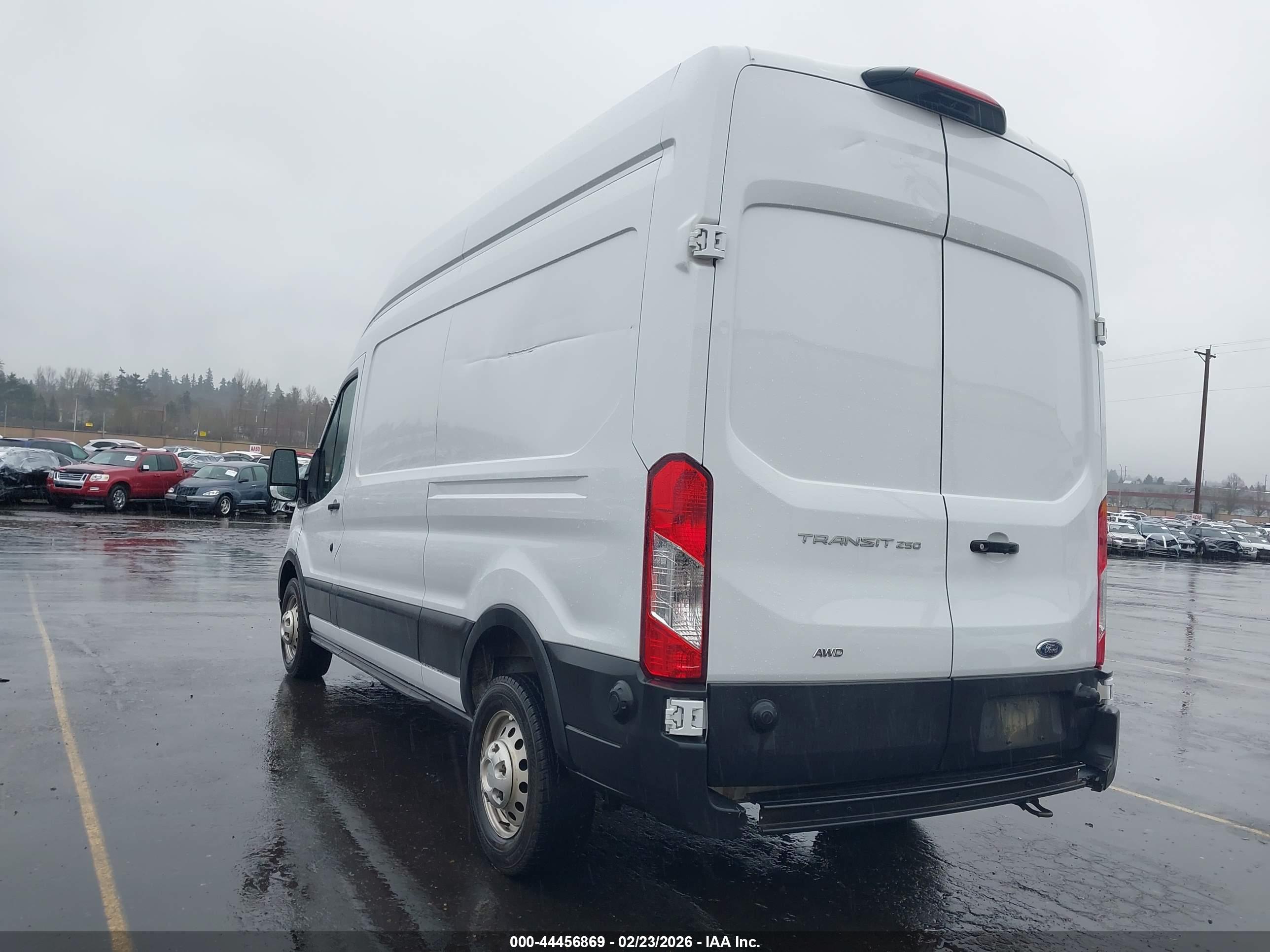 FORD TRANSIT-250 image 3