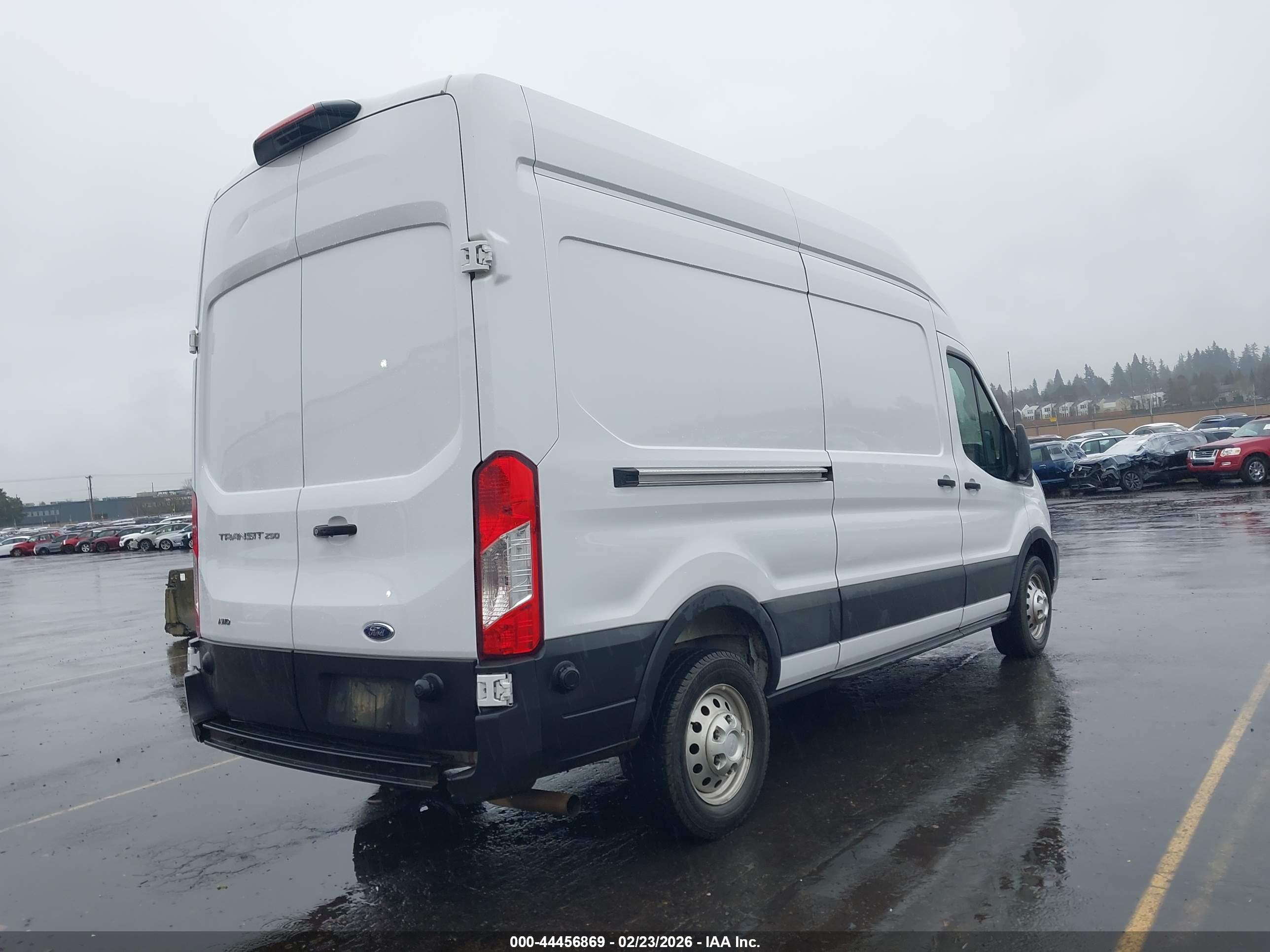 FORD TRANSIT-250 image 4