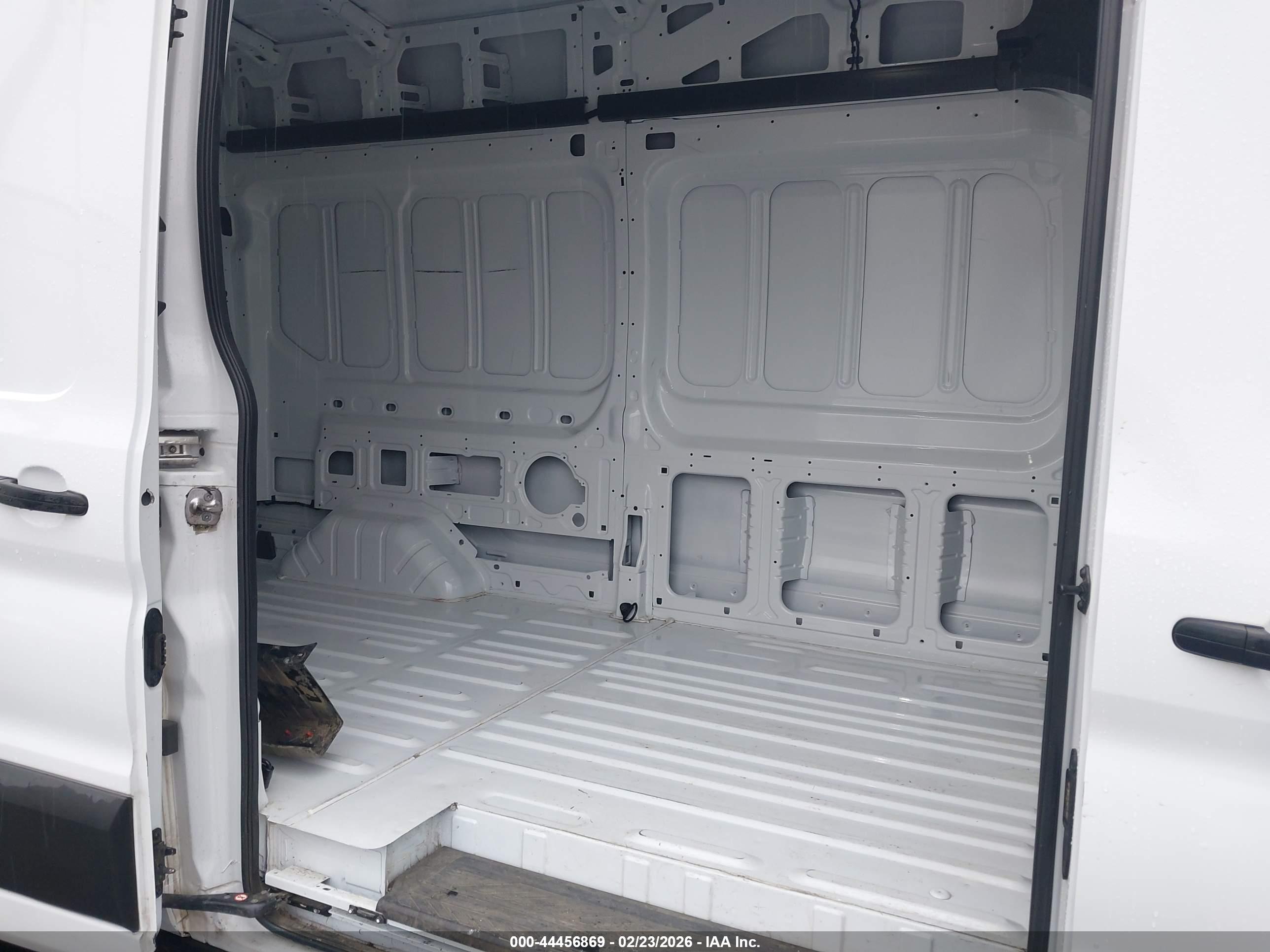 FORD TRANSIT-250 image 8