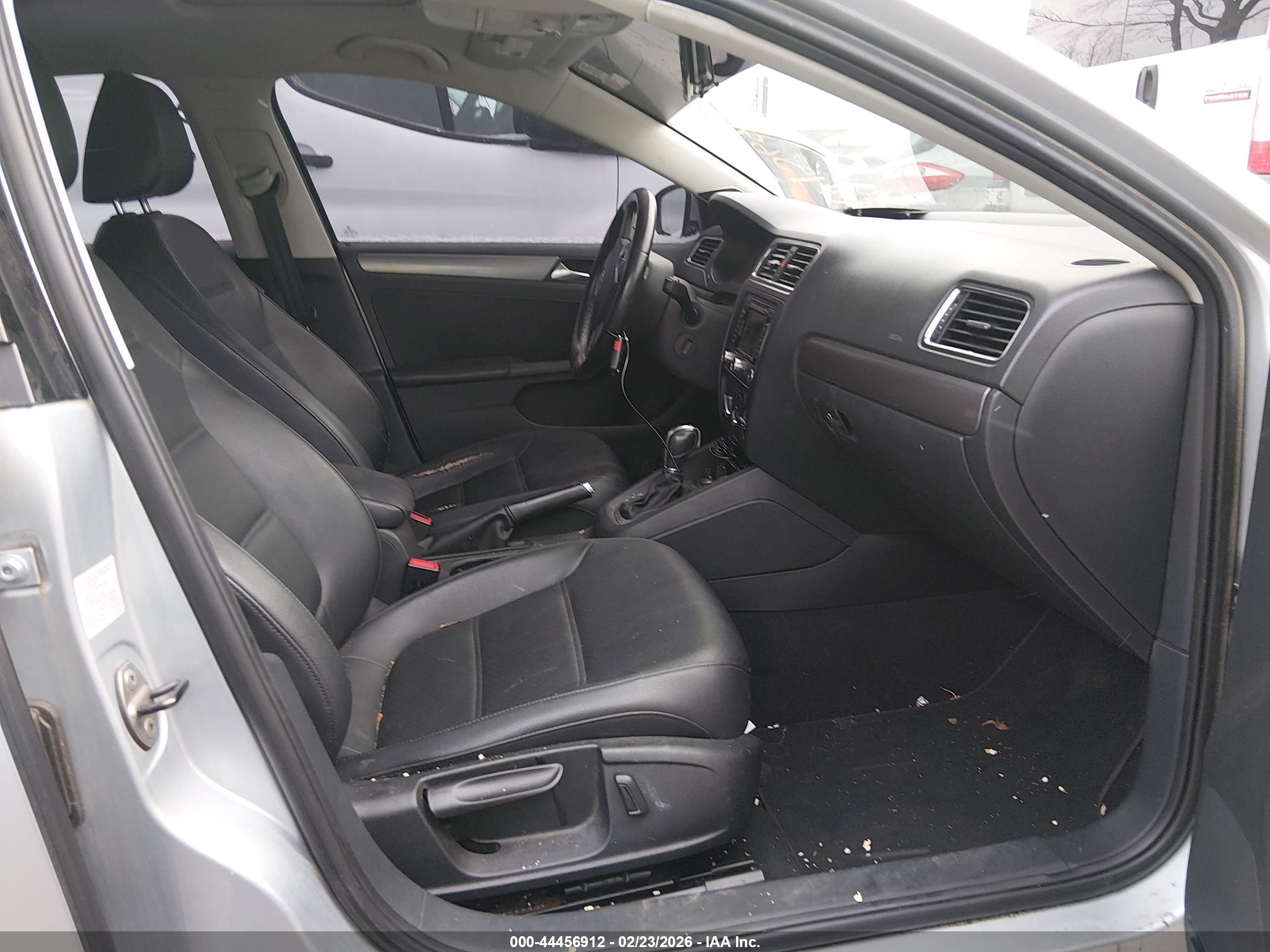 VOLKSWAGEN JETTA image 5