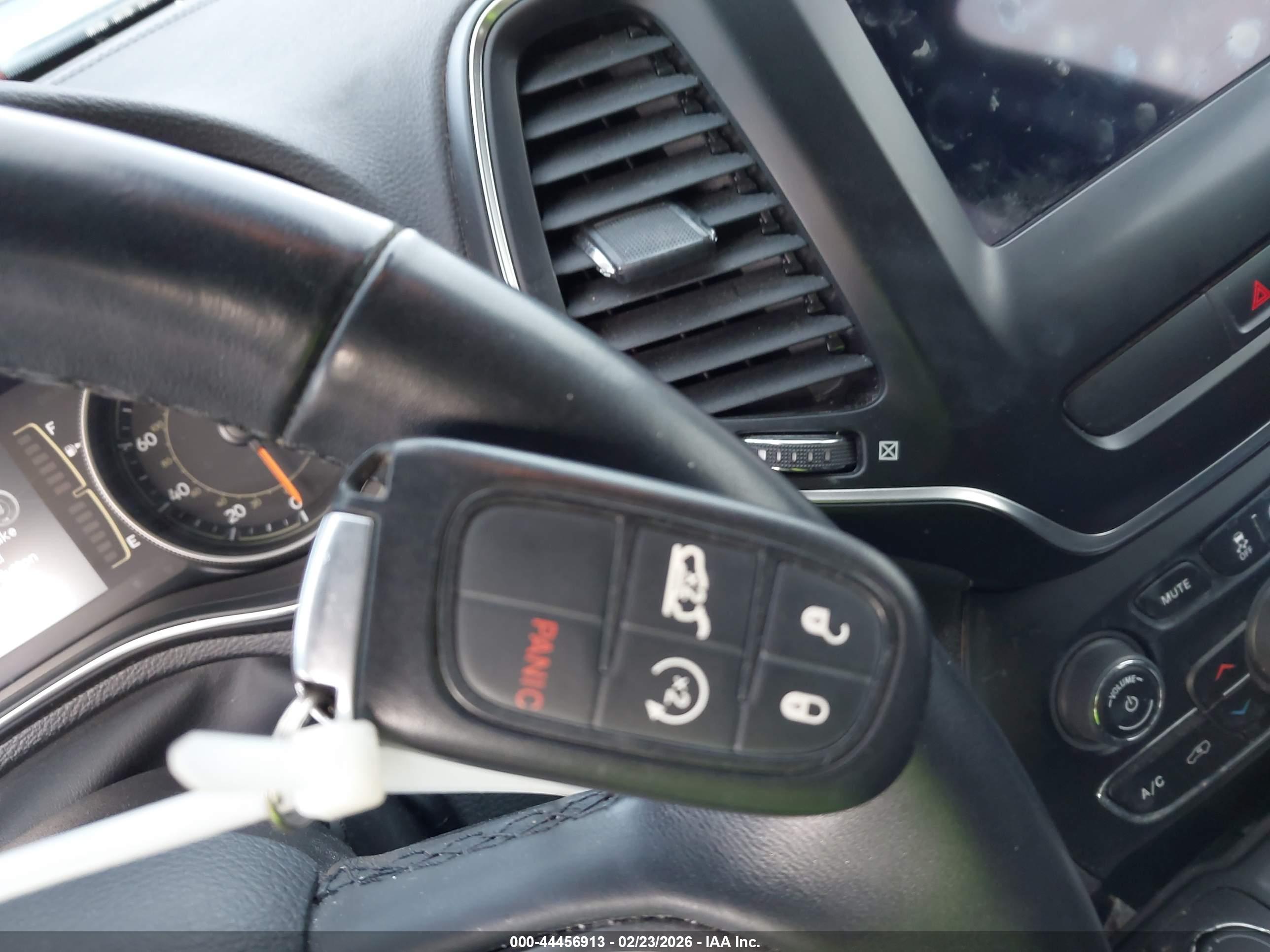 JEEP CHEROKEE image 11