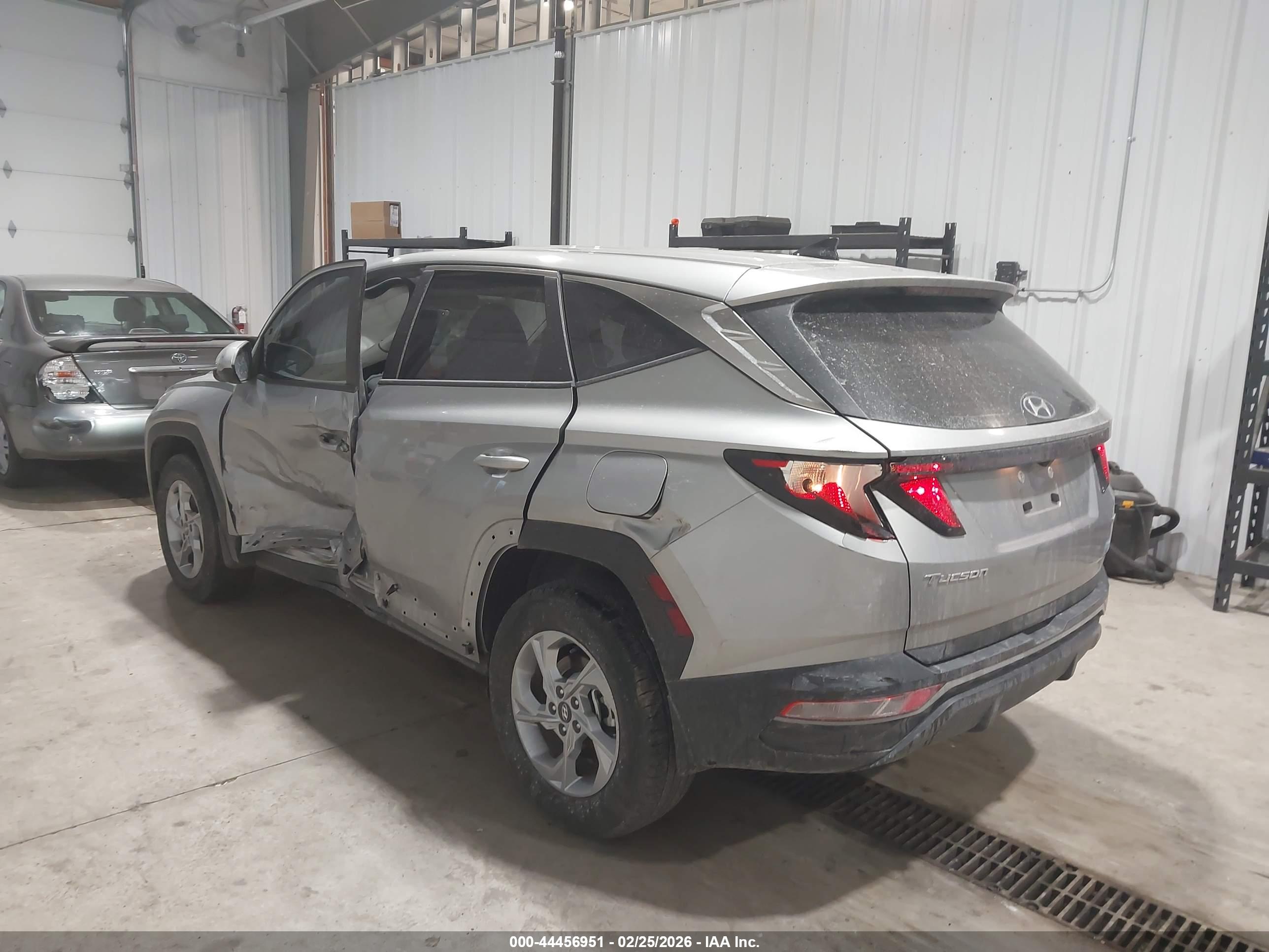 HYUNDAI TUCSON image 3