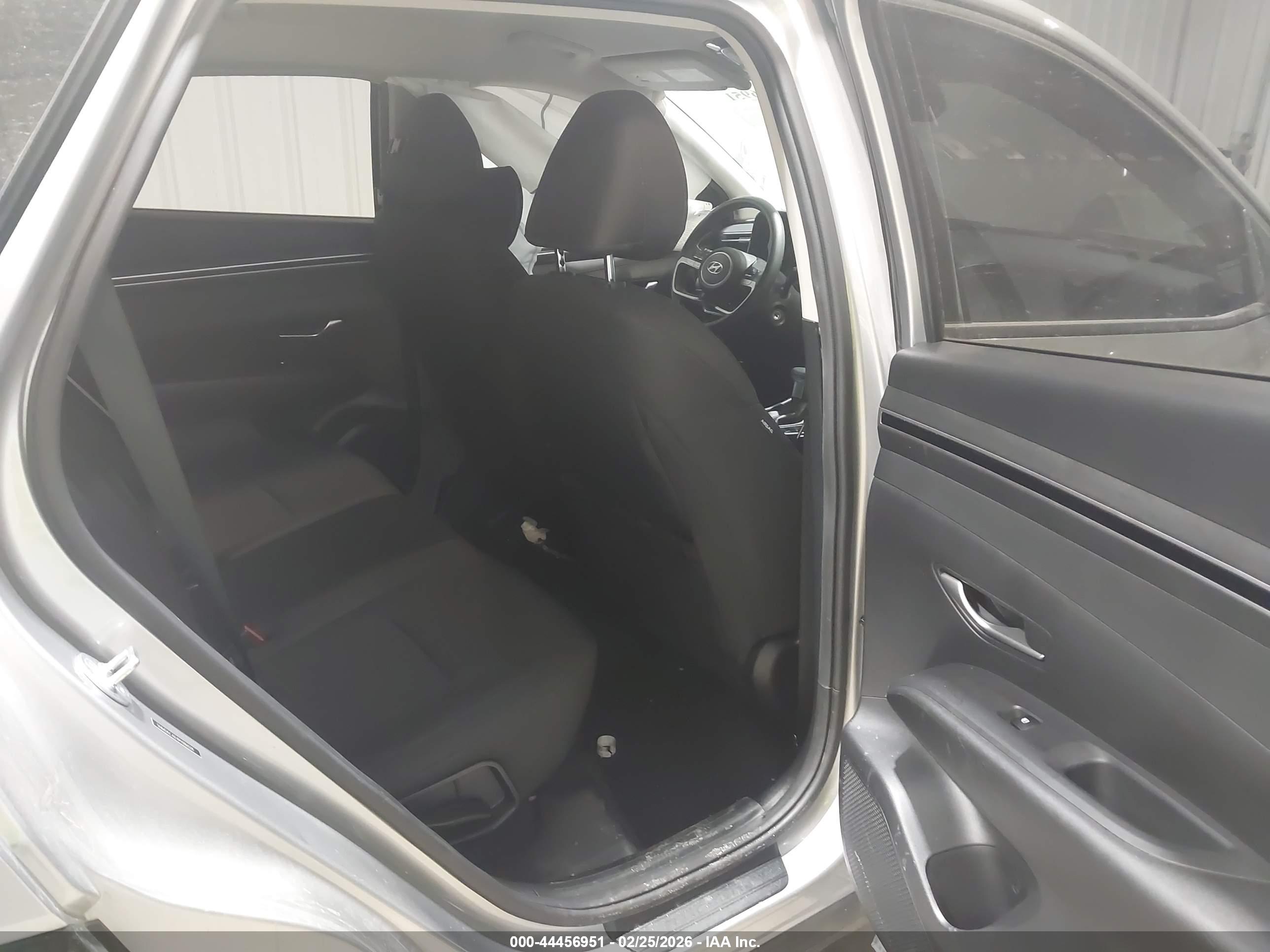 HYUNDAI TUCSON image 8
