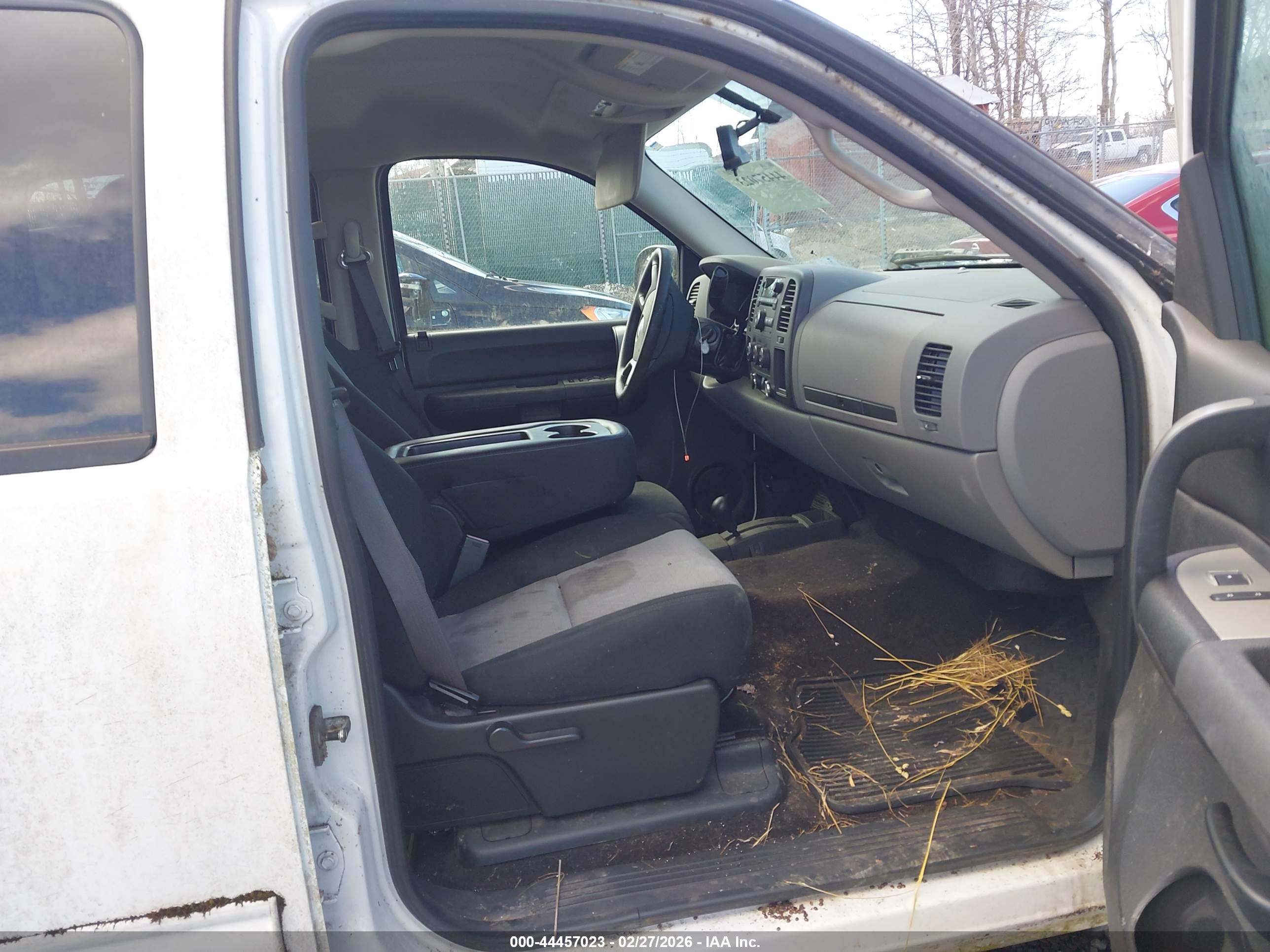 CHEVROLET SILVERADO image 5