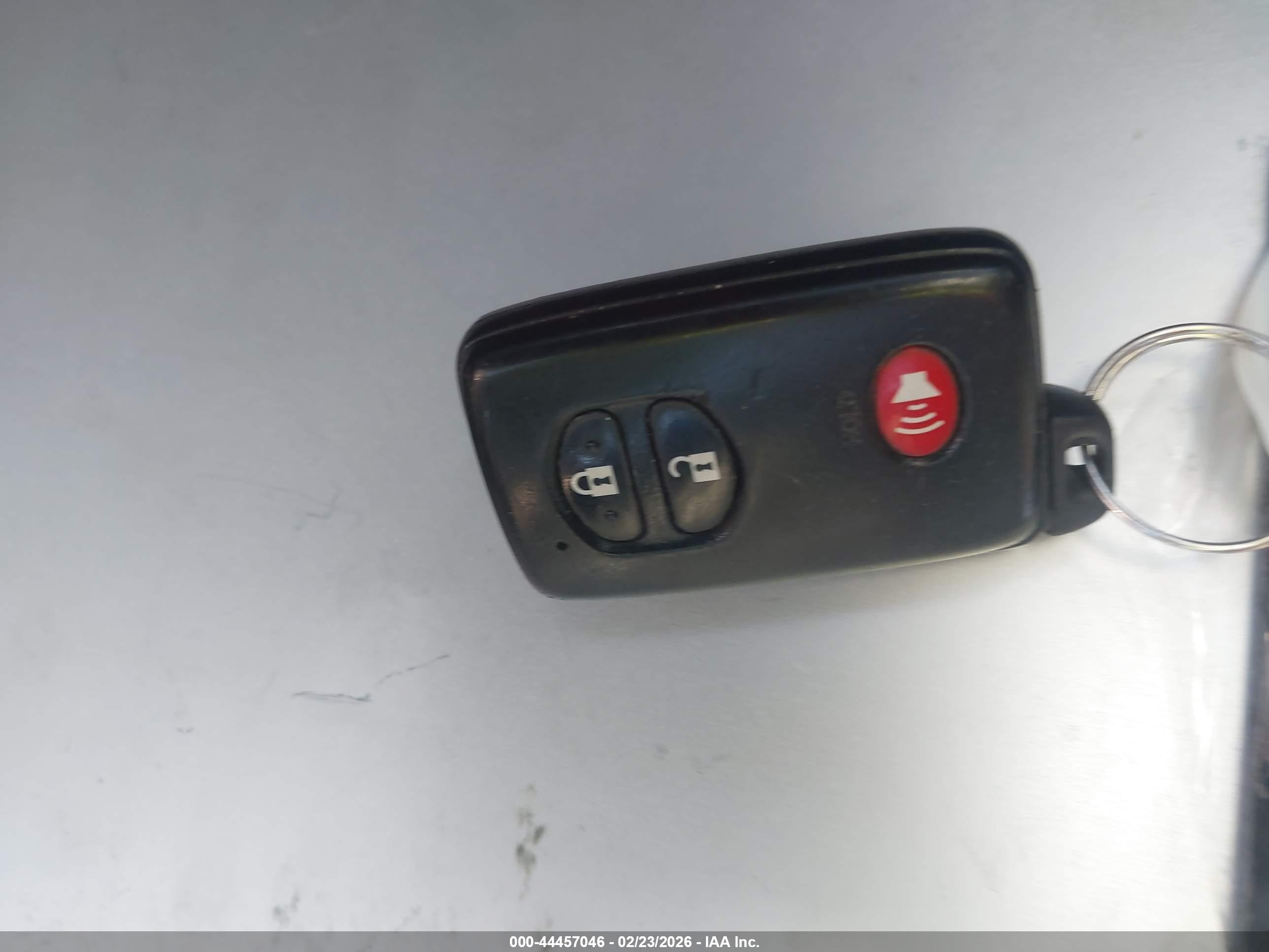 TOYOTA PRIUS image 11