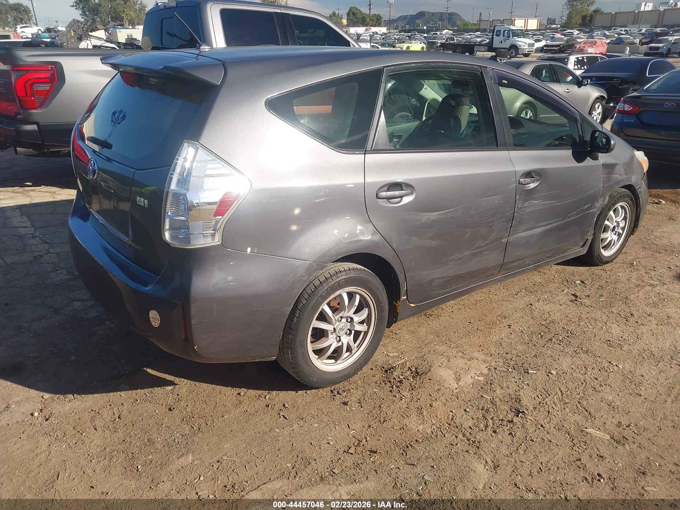 TOYOTA PRIUS image 4