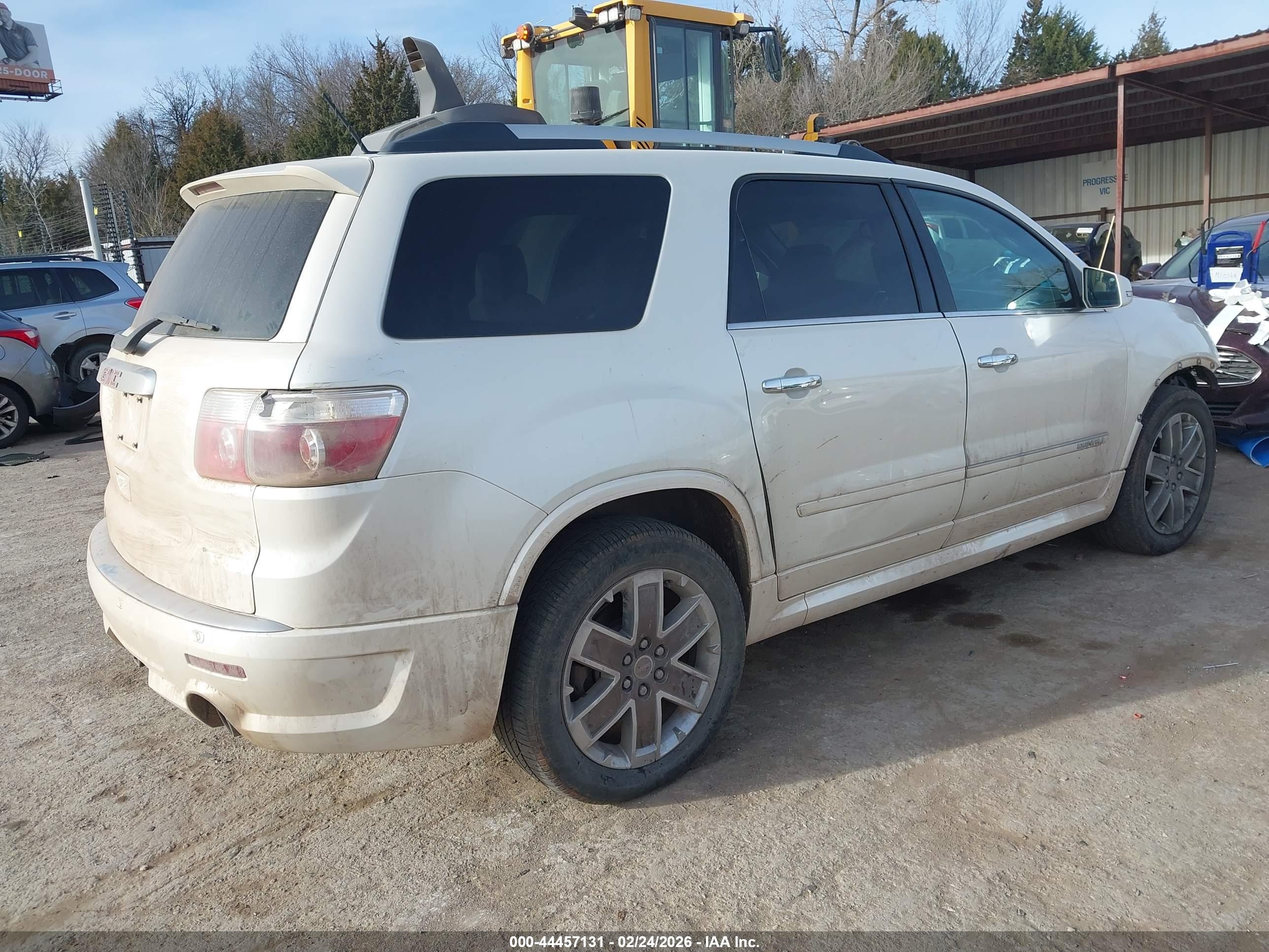 GMC ACADIA image 4