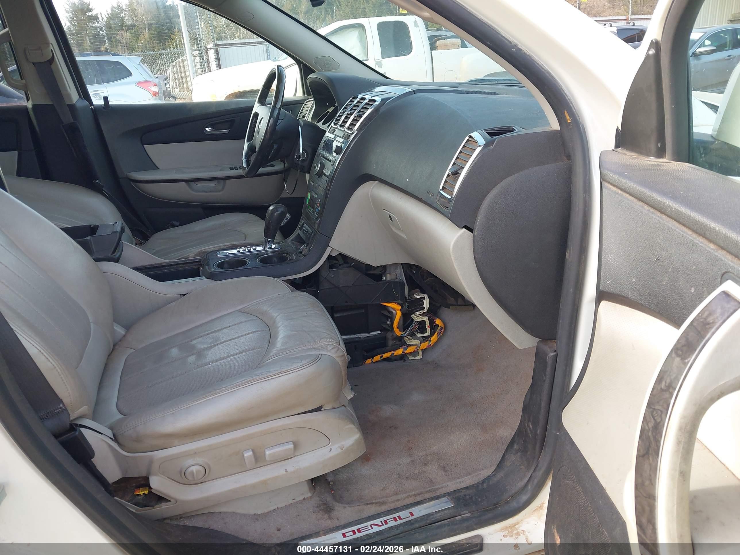 GMC ACADIA image 5