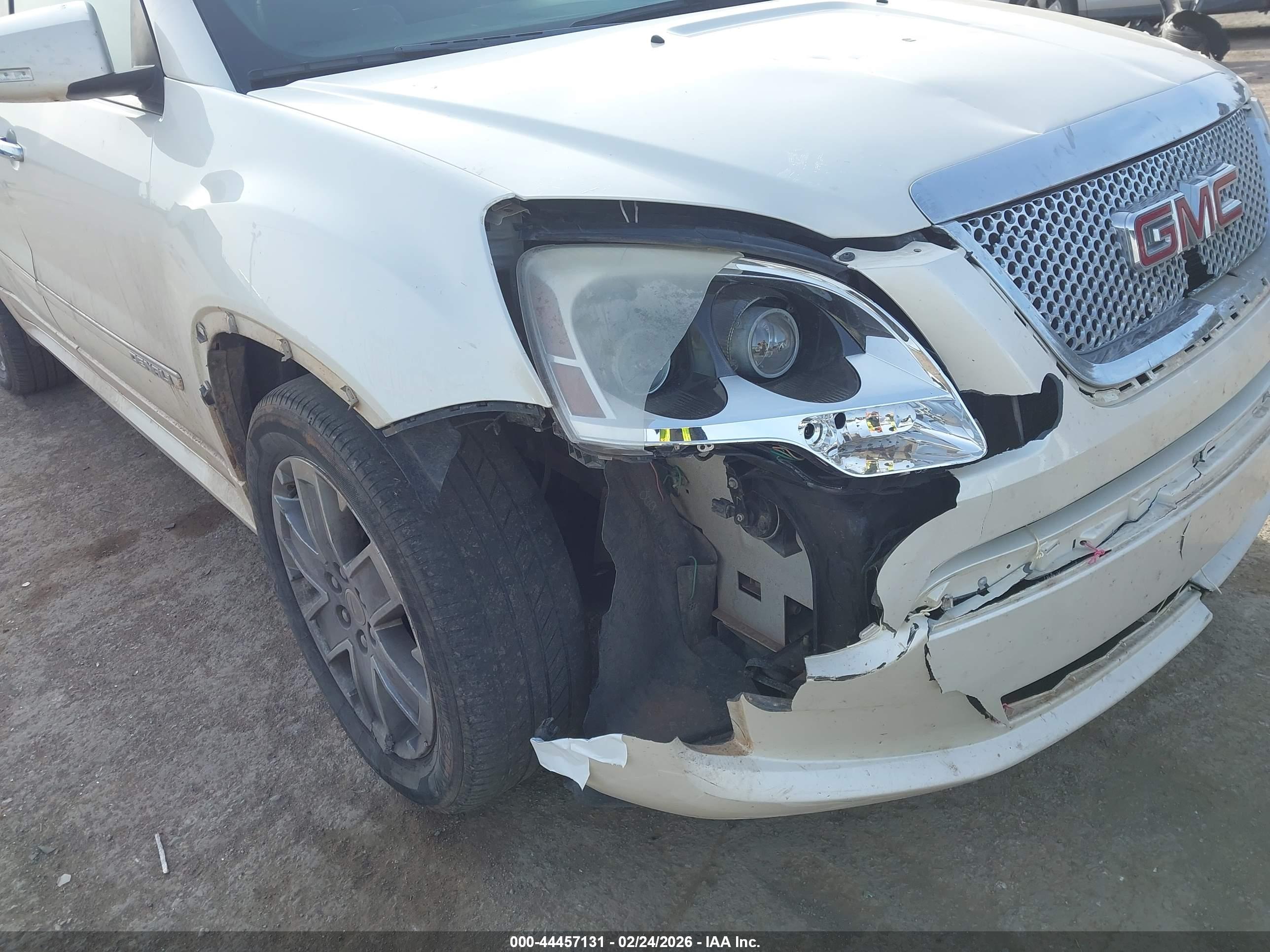 GMC ACADIA image 6