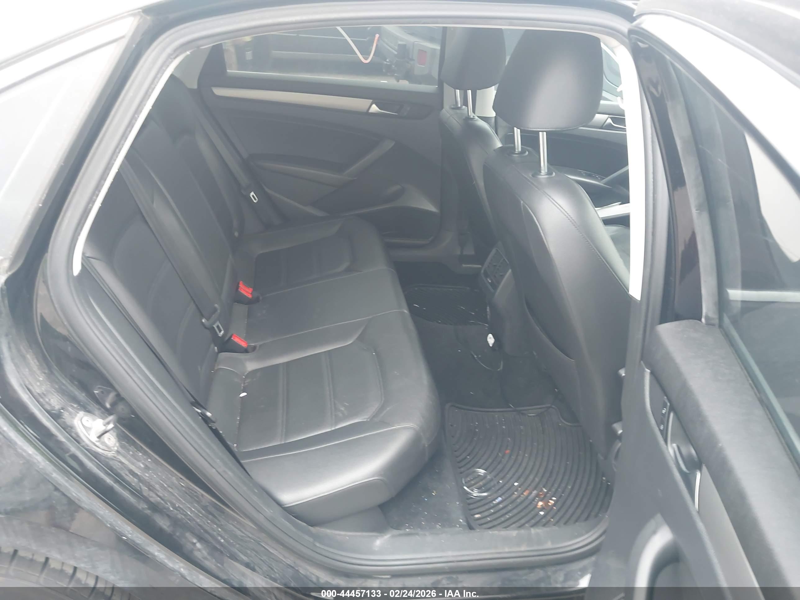 VOLKSWAGEN PASSAT image 8