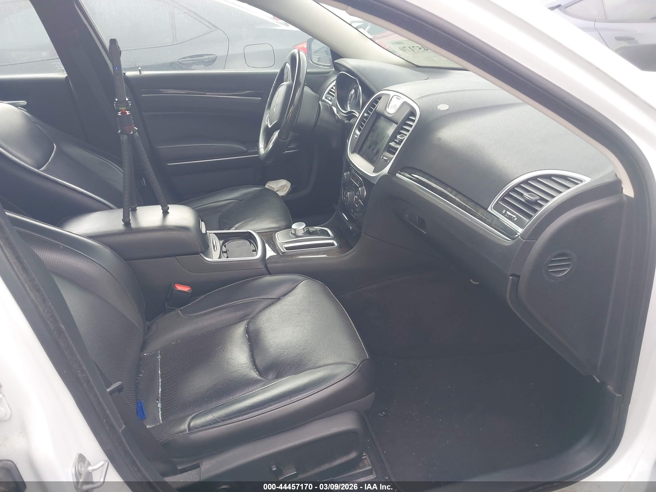 CHRYSLER 300 image 5