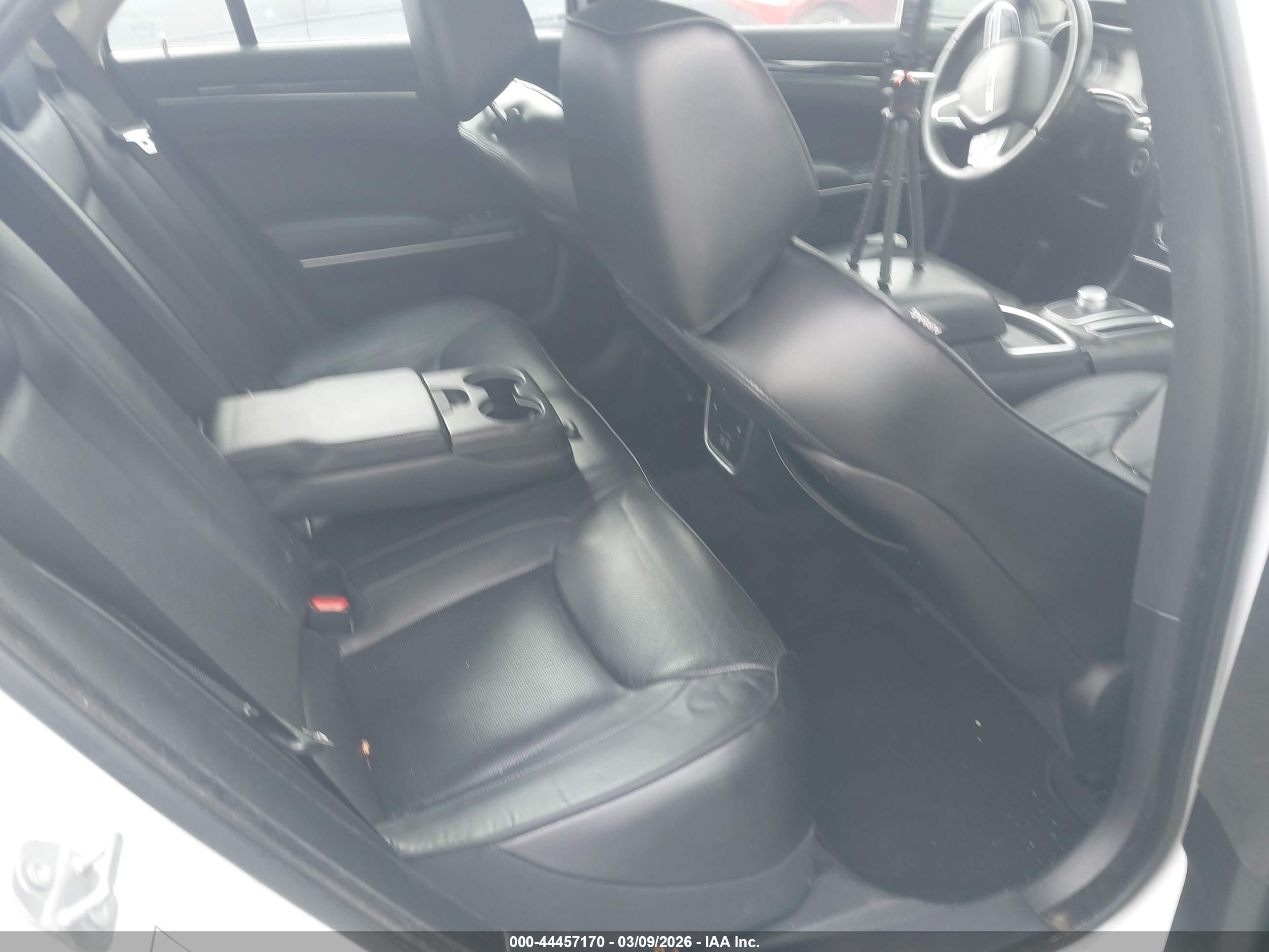CHRYSLER 300 image 8