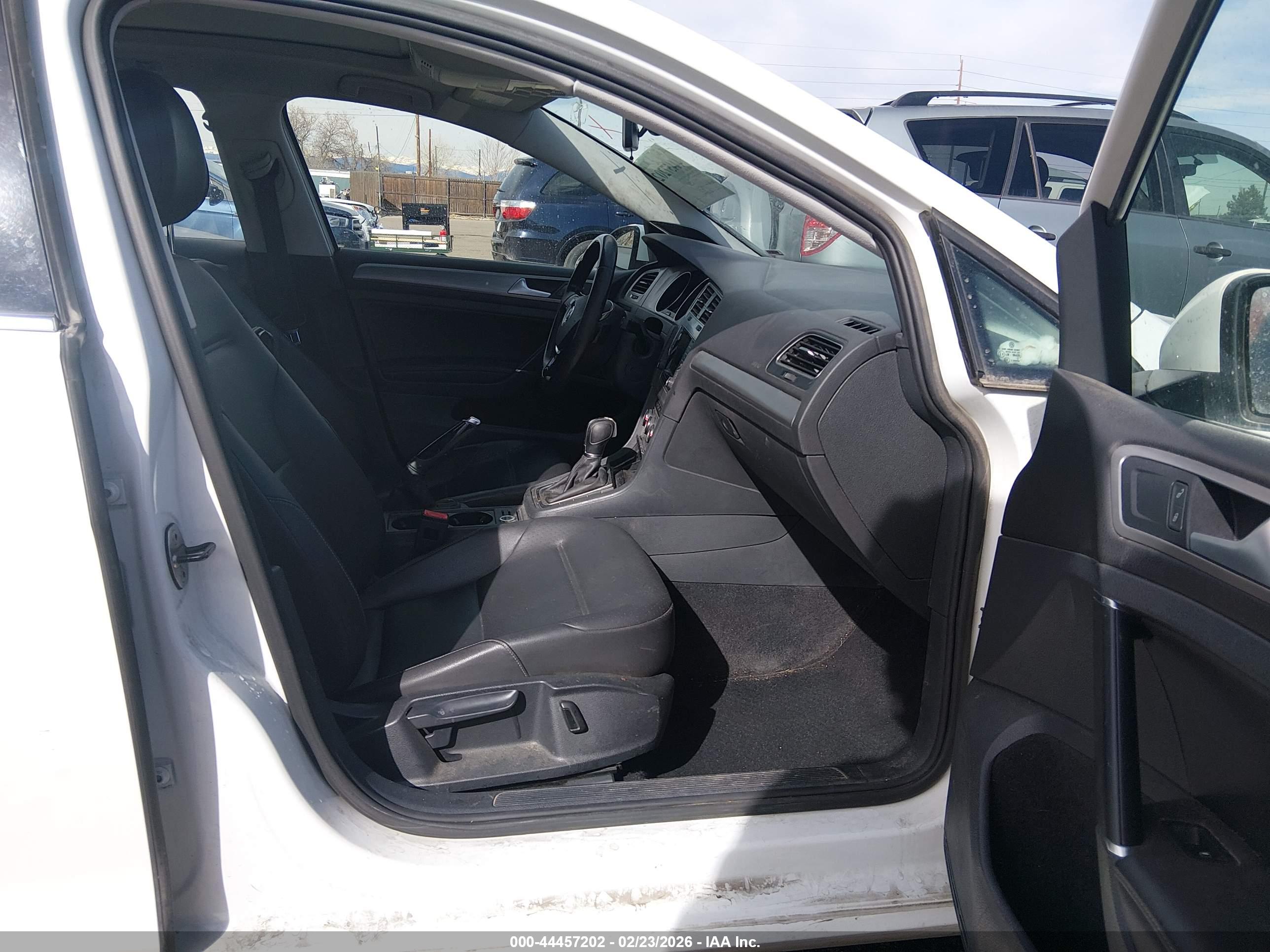 VOLKSWAGEN GOLF image 5