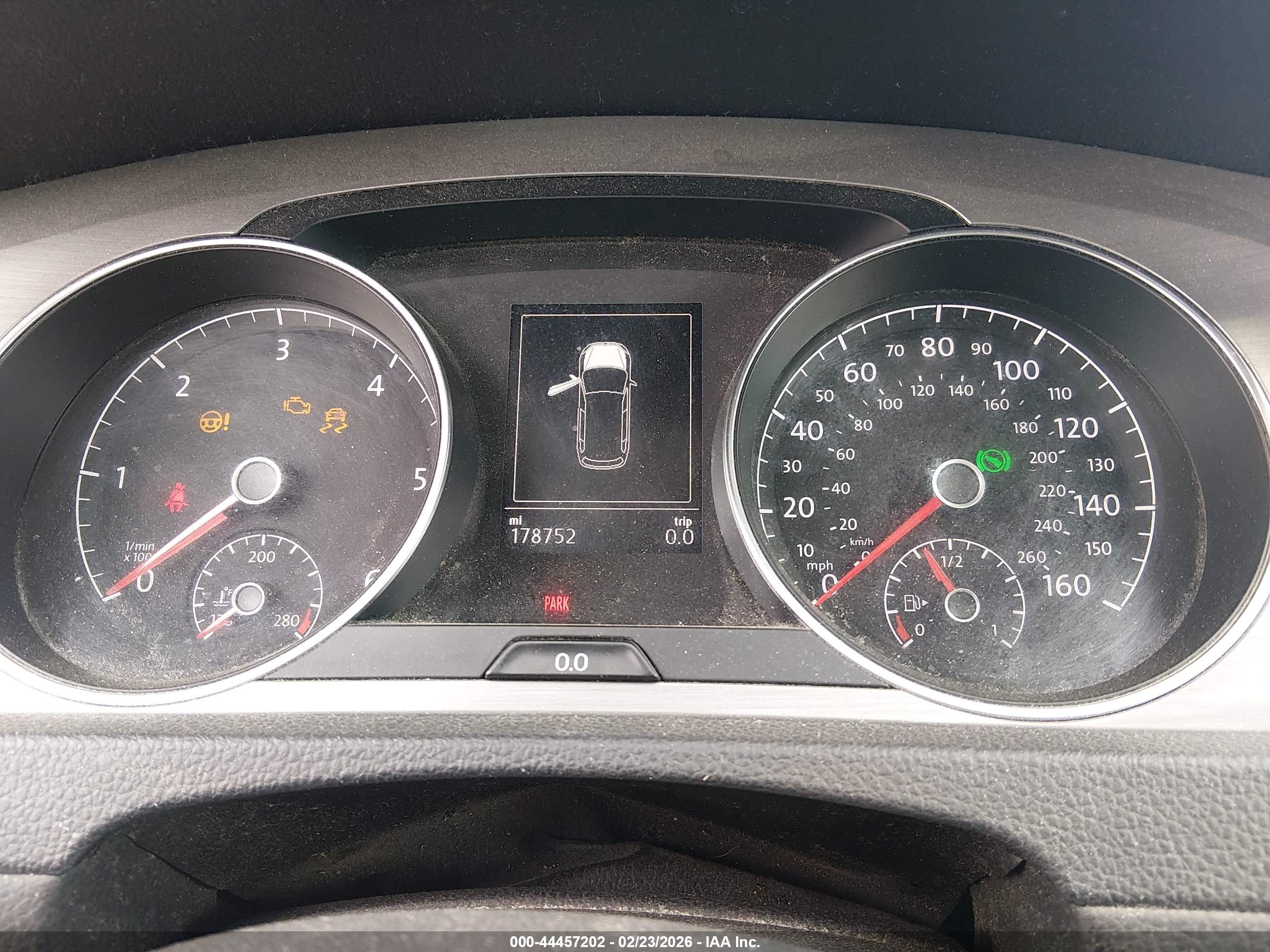 VOLKSWAGEN GOLF image 7