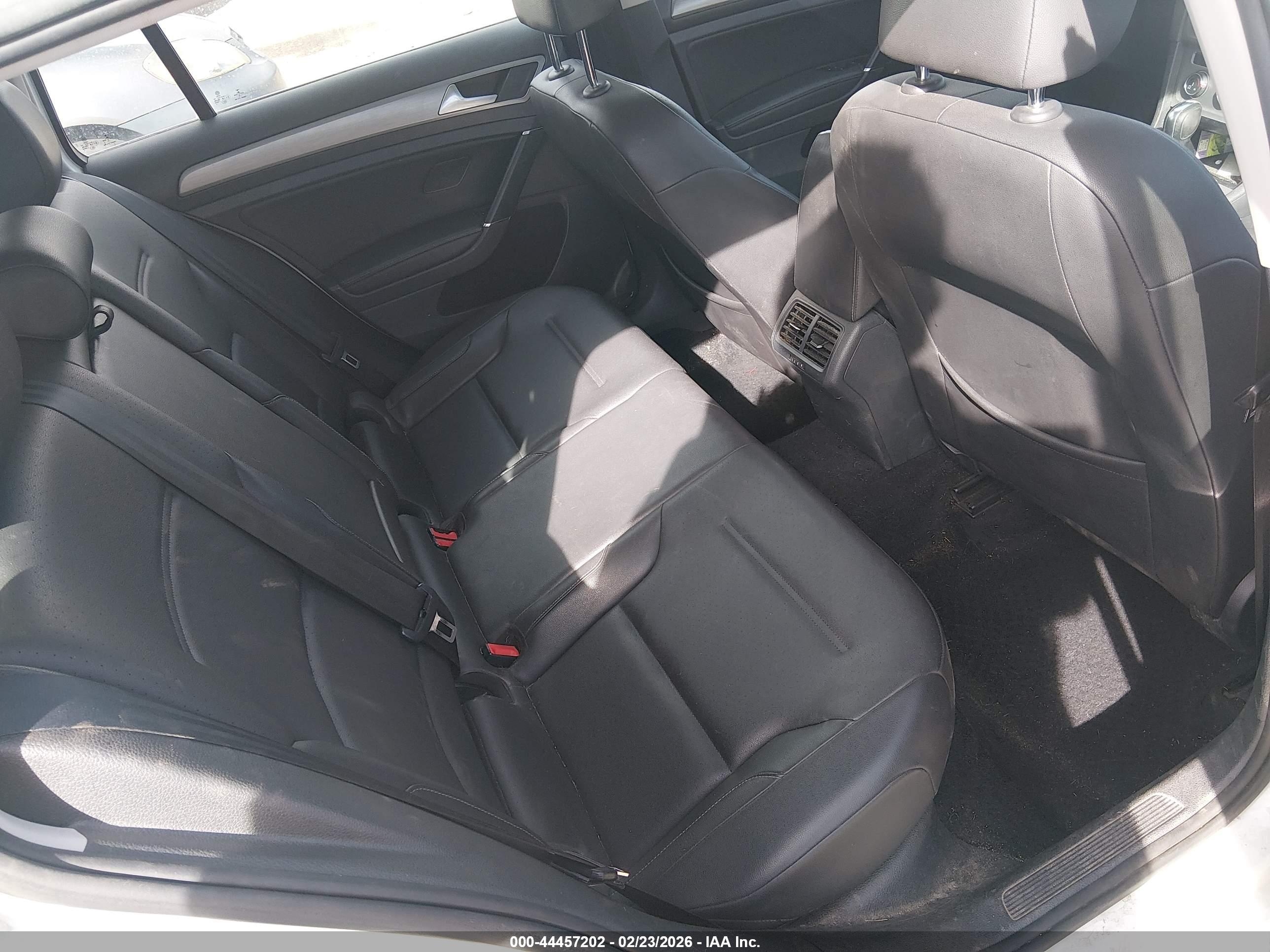 VOLKSWAGEN GOLF image 8