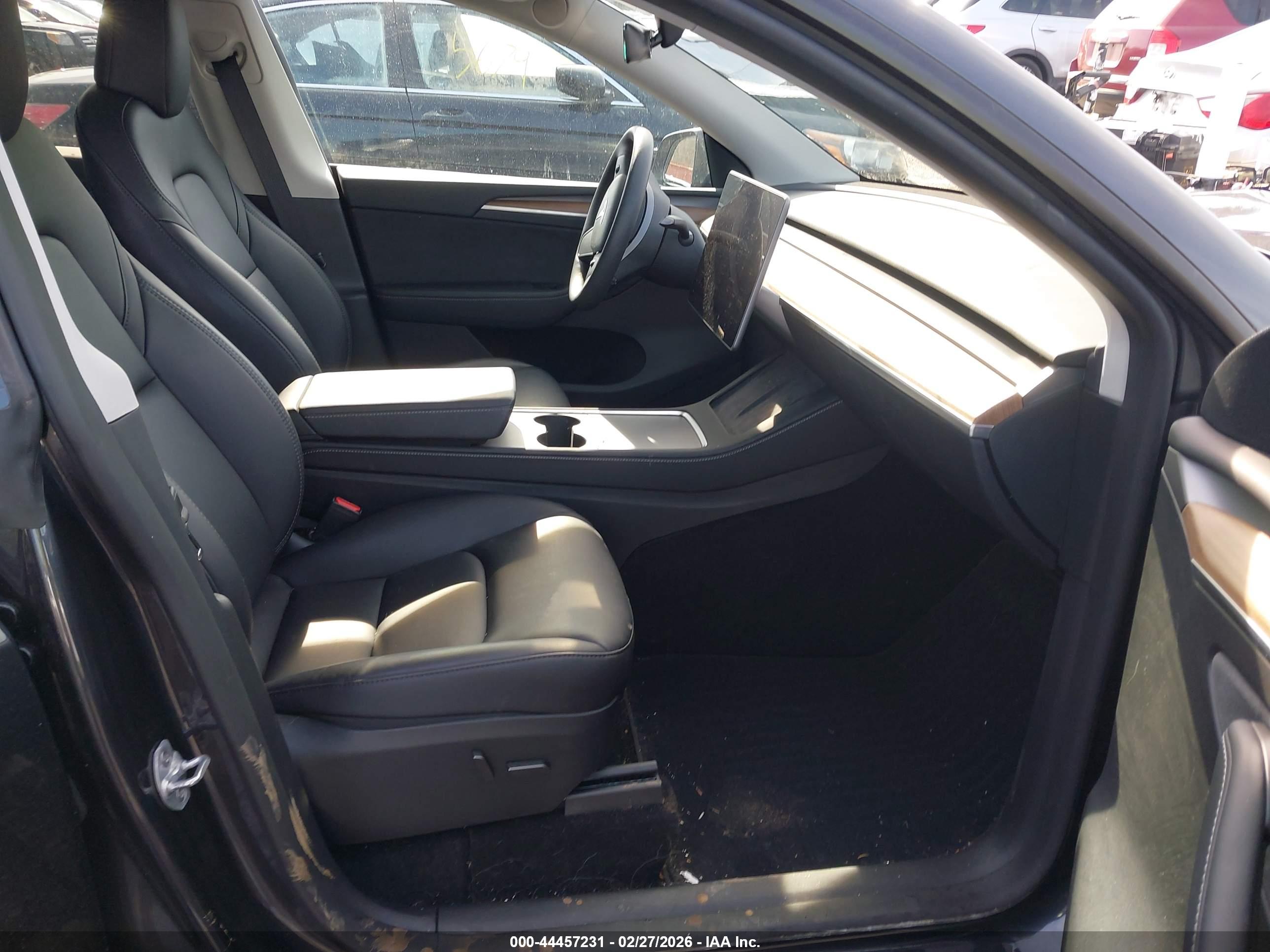 TESLA MODEL image 5