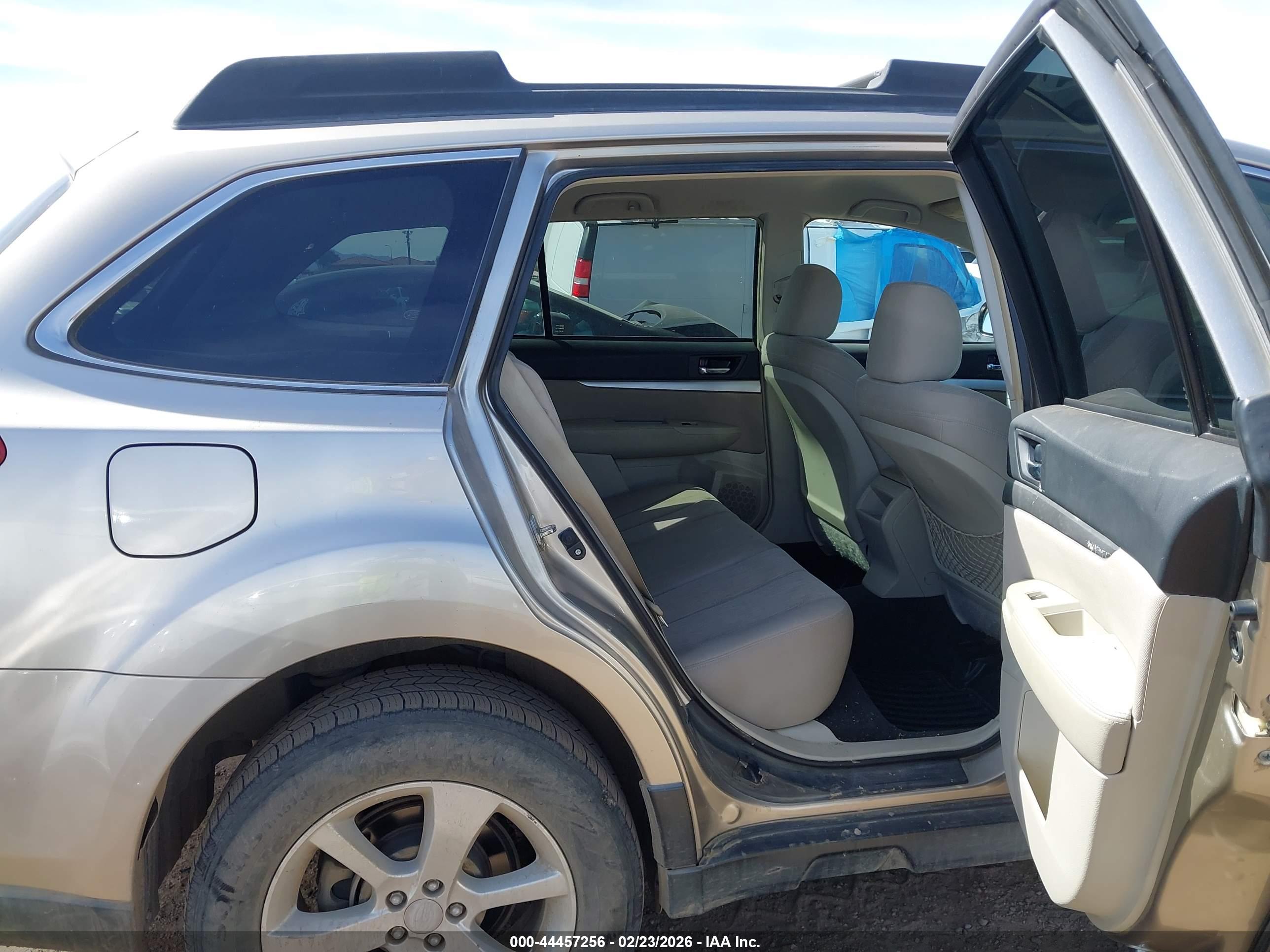 SUBARU OUTBACK image 8