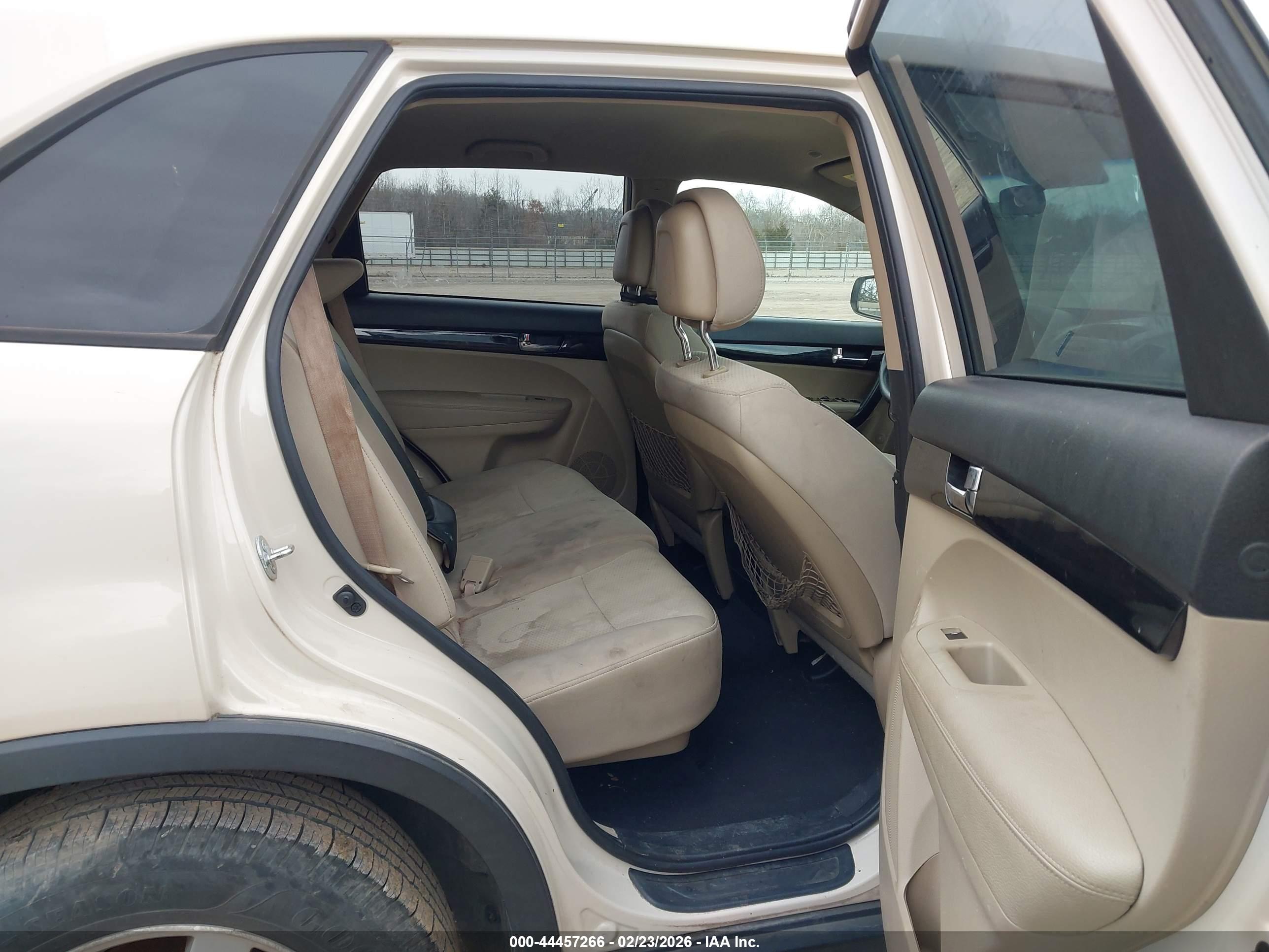 KIA SORENTO image 8