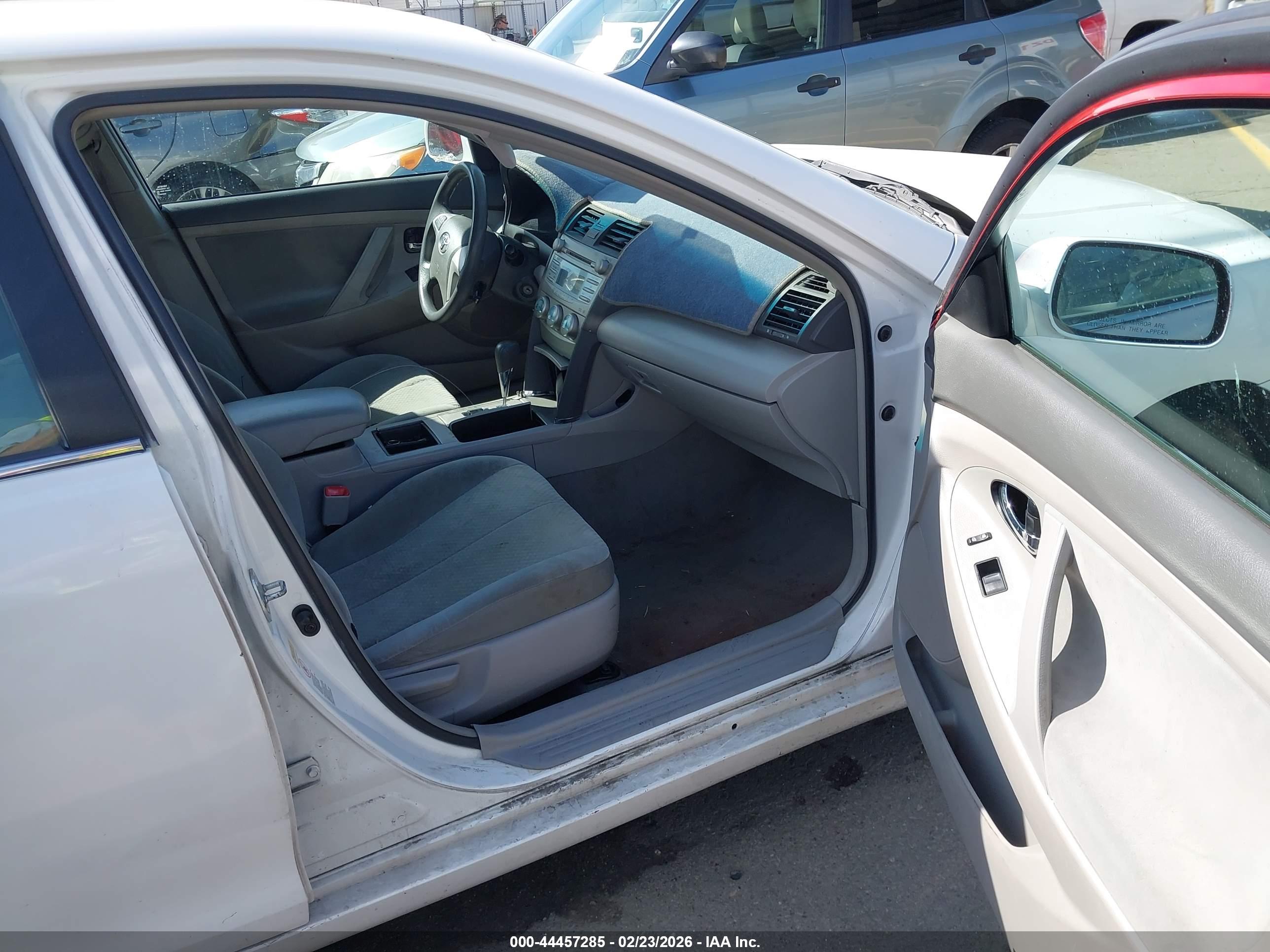TOYOTA CAMRY image 5