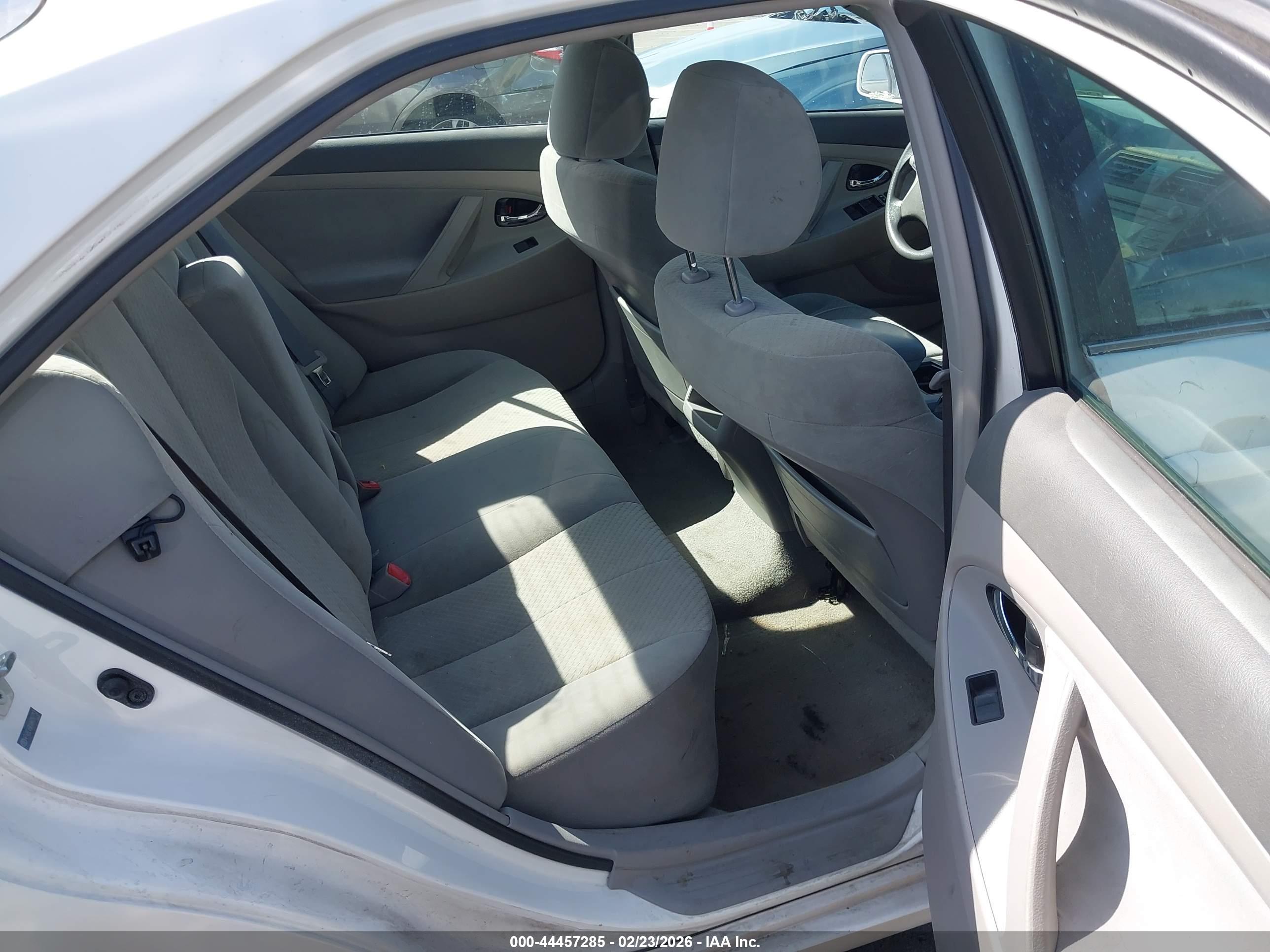 TOYOTA CAMRY image 8