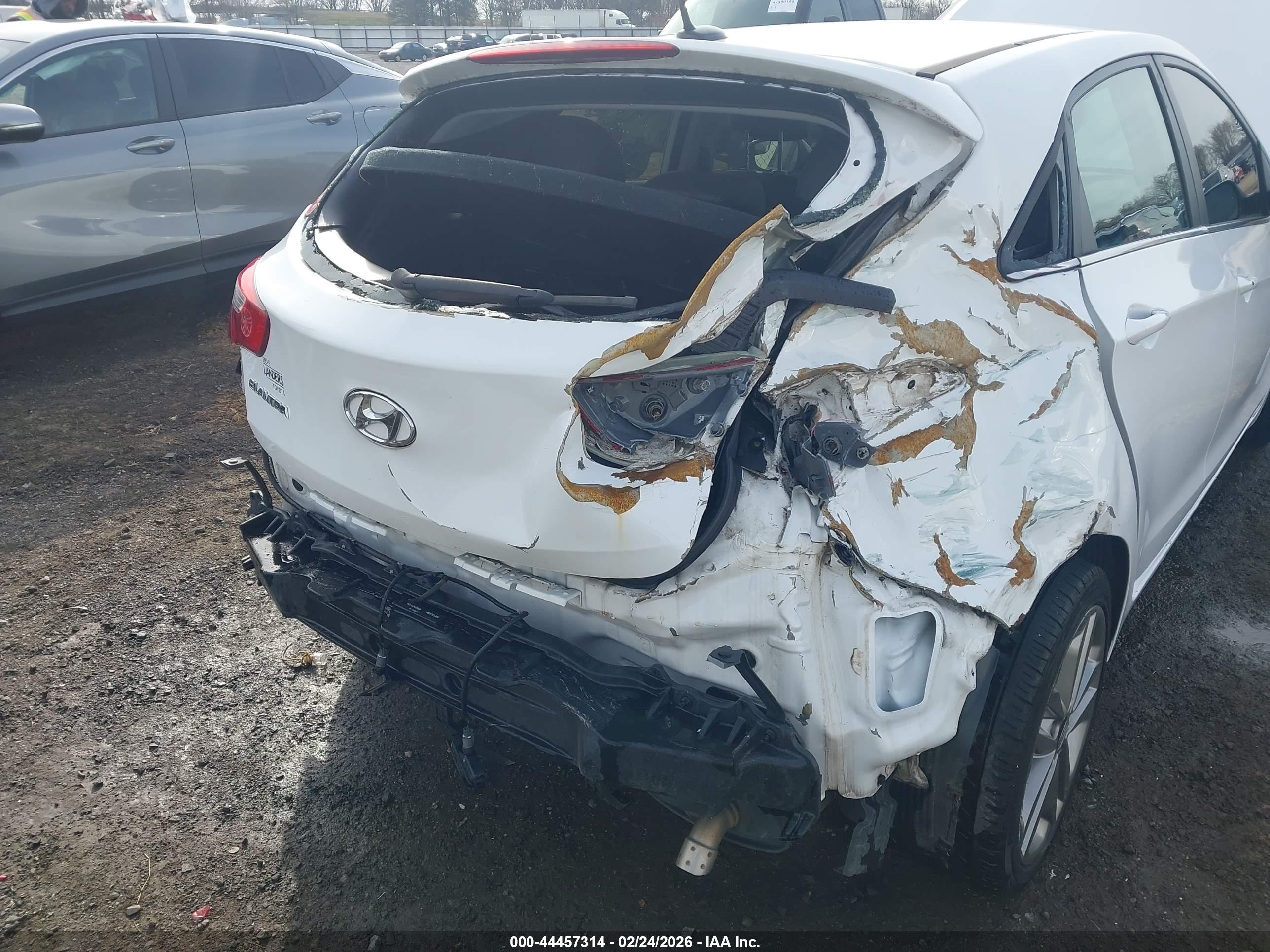 HYUNDAI ELANTRA image 6