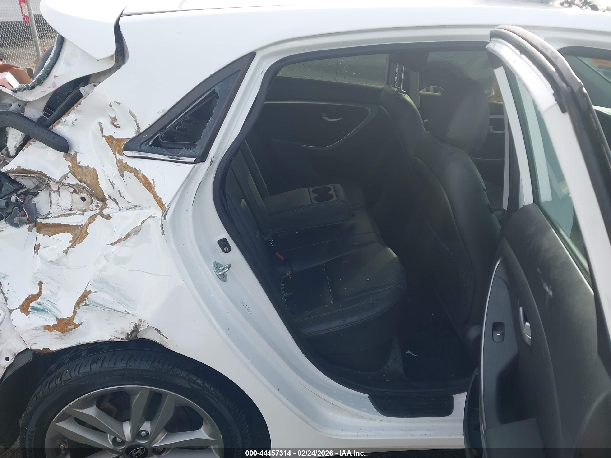 HYUNDAI ELANTRA image 8