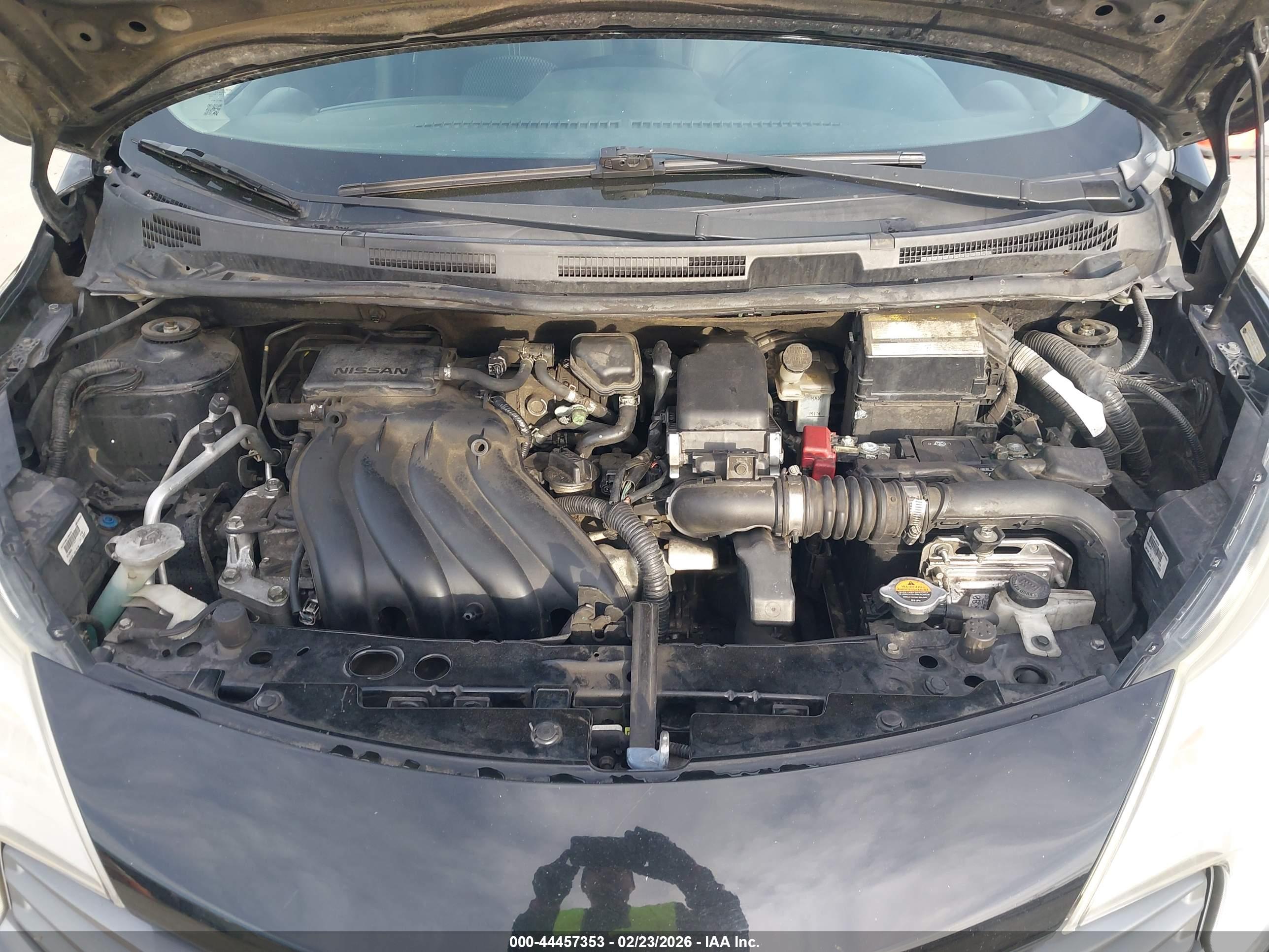 NISSAN VERSA image 10